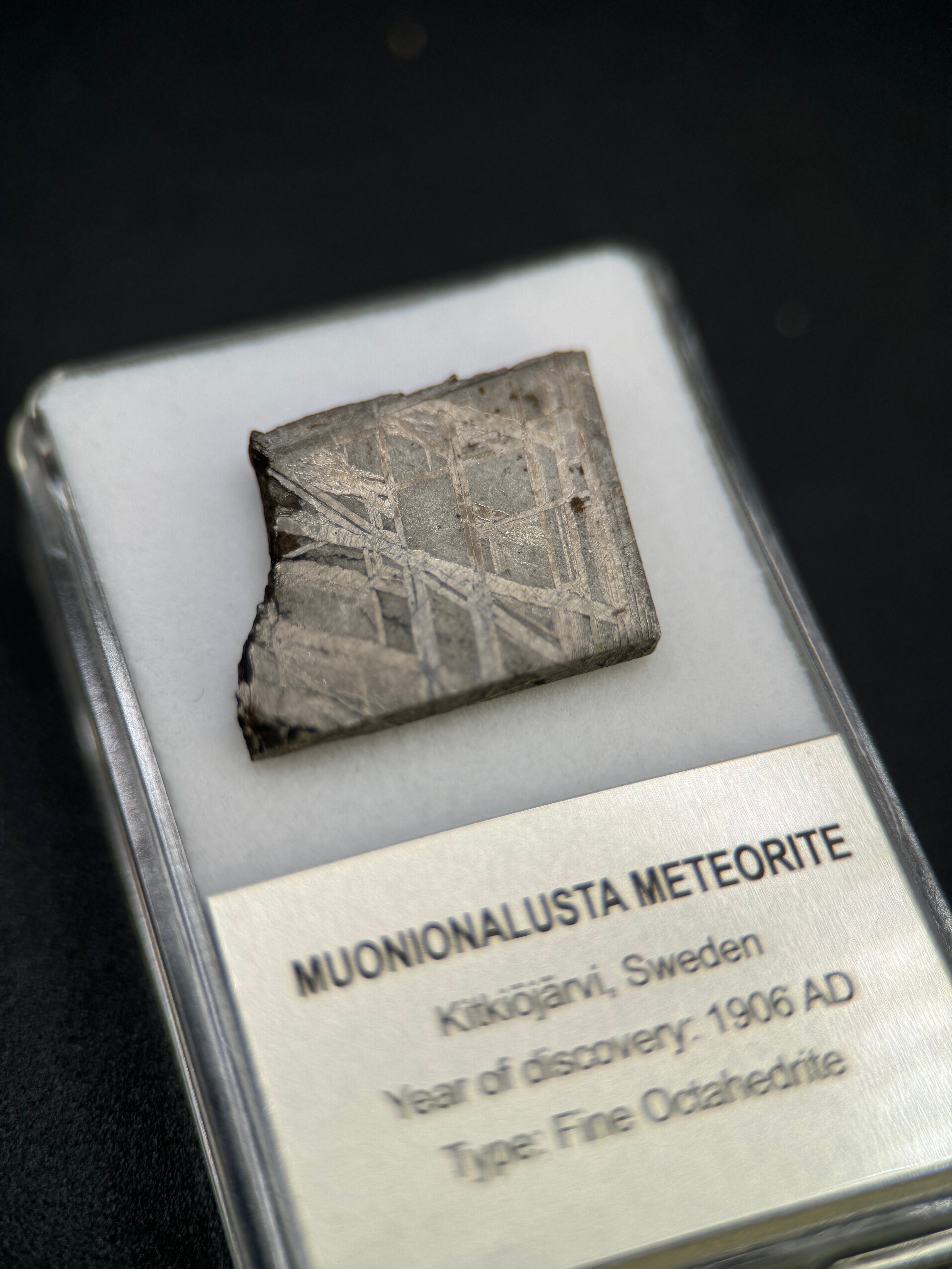 MUONIONALUSTA METEORITE, SWEDEN. DISPLAY BOX. 8 GRAMS.