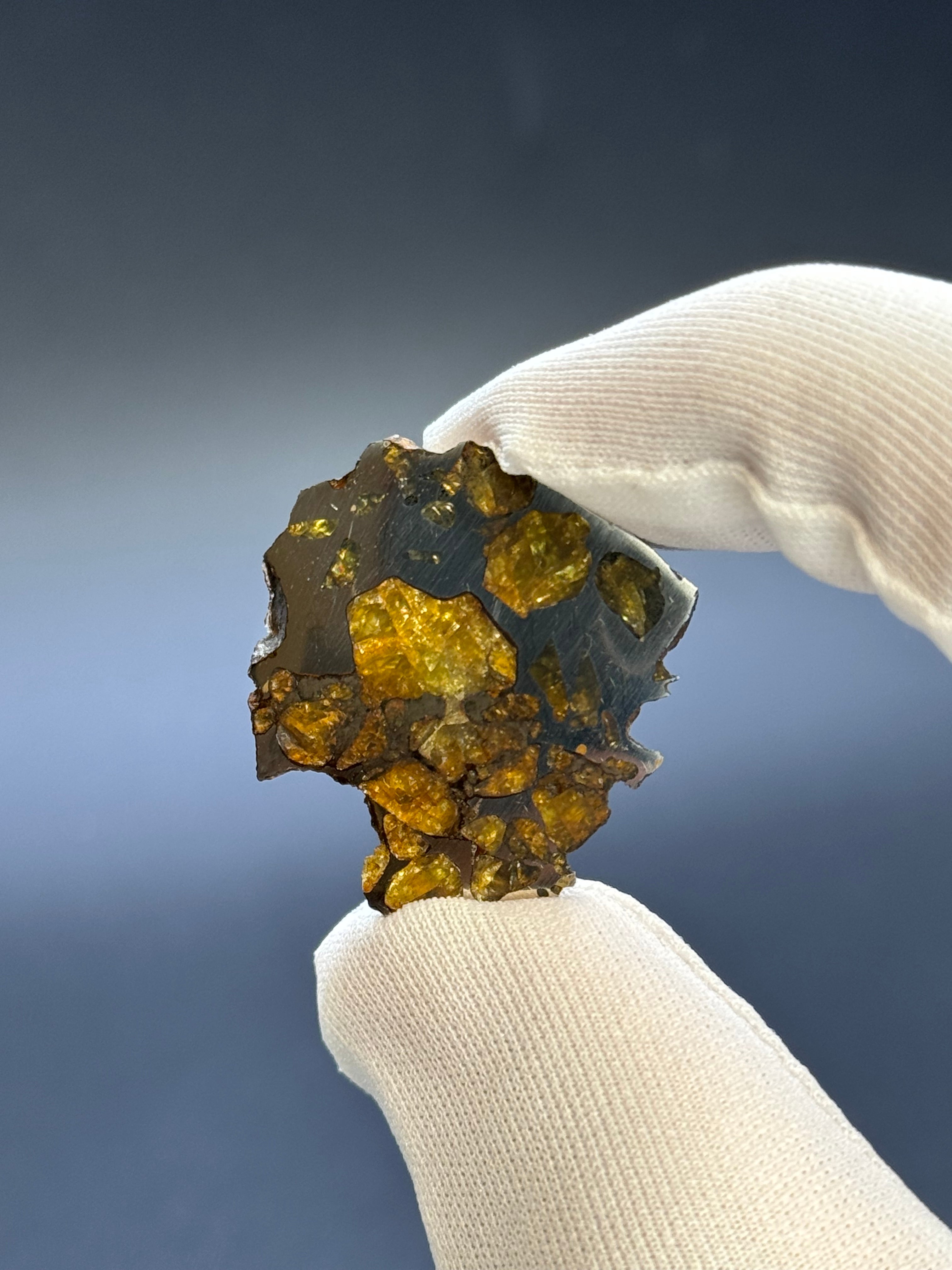 IMILAC PALLASITE METEORITE, CHILE. 7,17 GRAMS