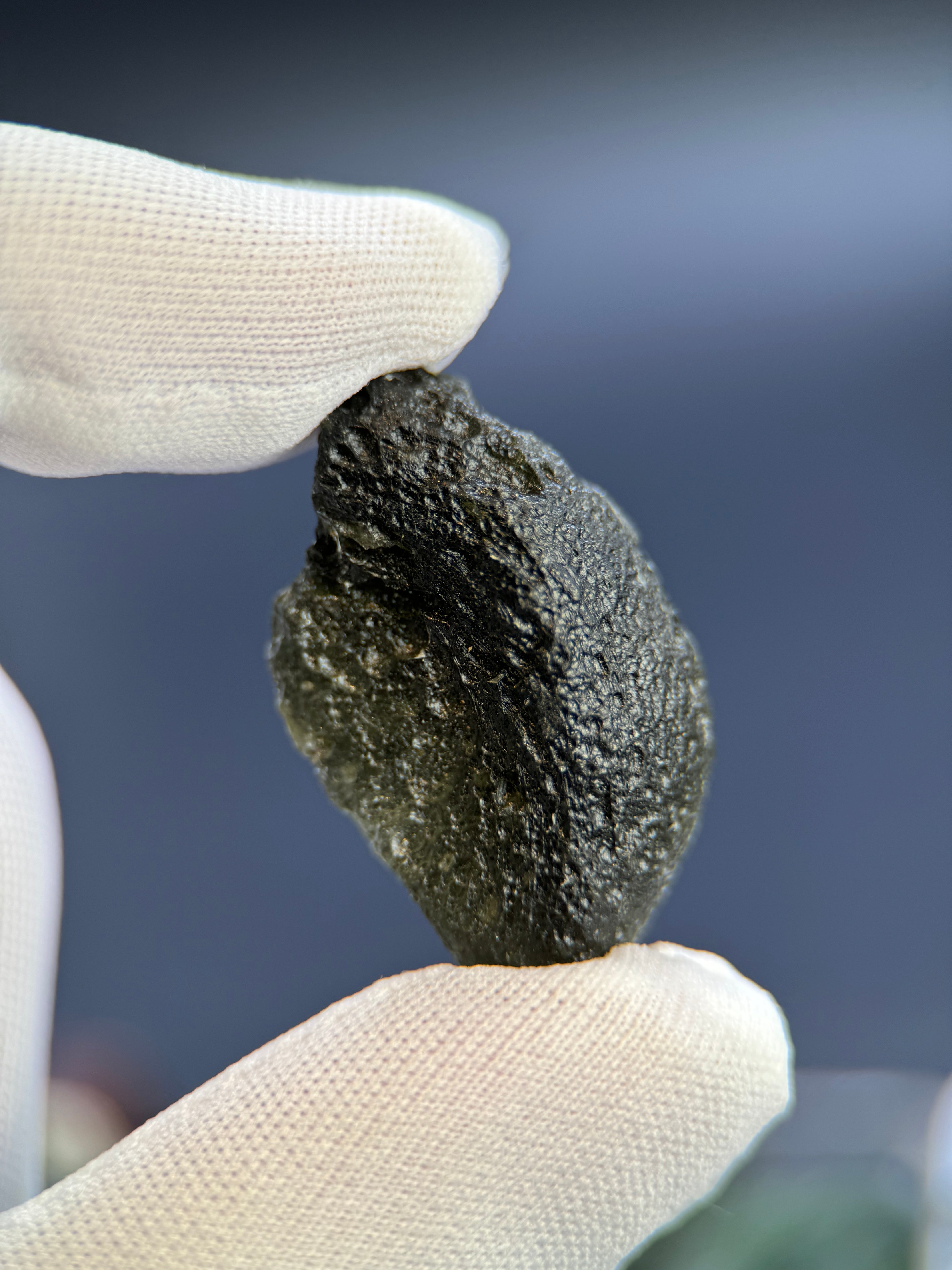 RAW MOLDAVITE, CZECH REPUBLIC. 7,53 GRAMS.