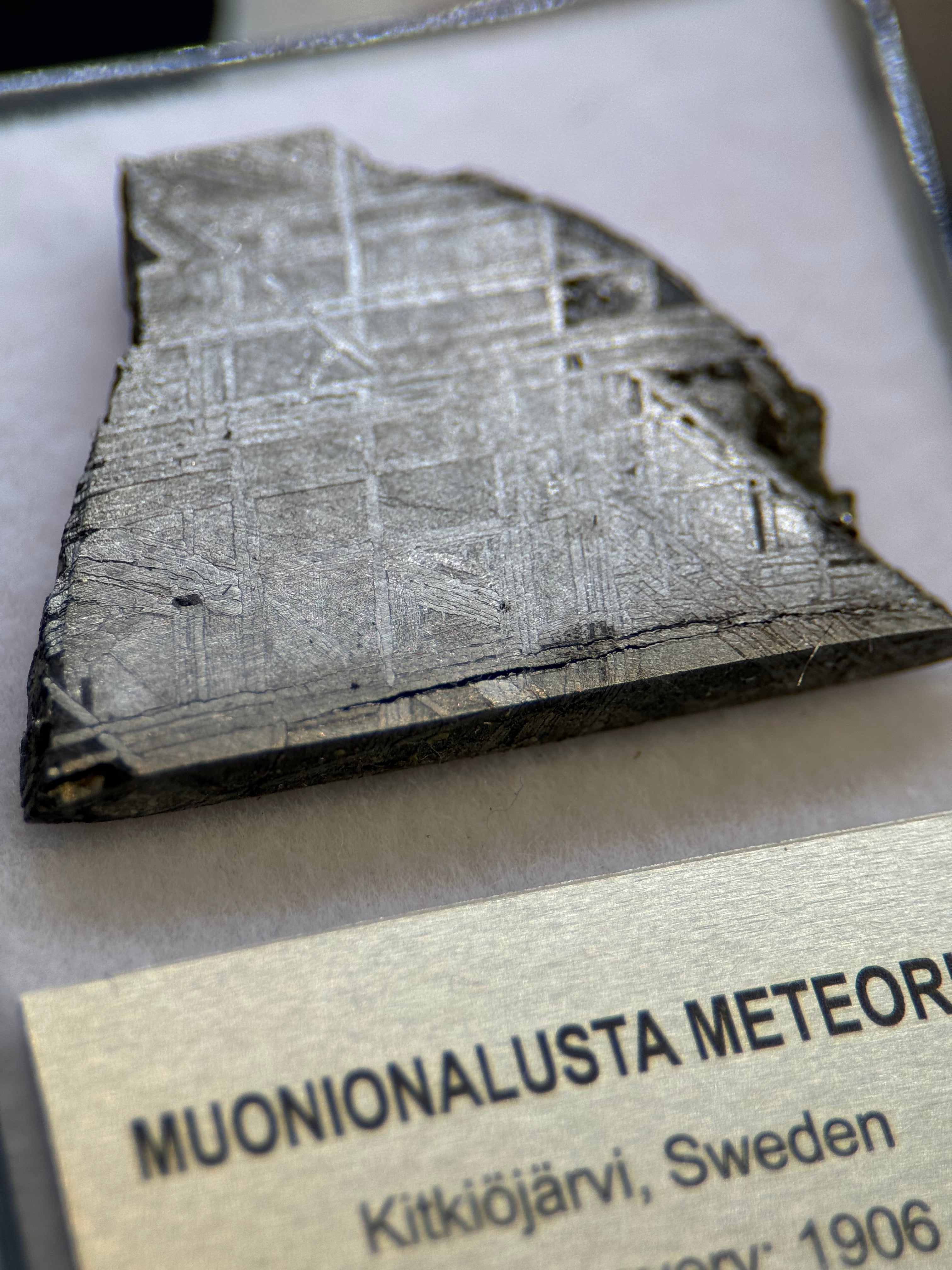 MUONIONALUSTA METEORITE, SWEDEN. DISPLAY BOX. 10,11 GRAMS.