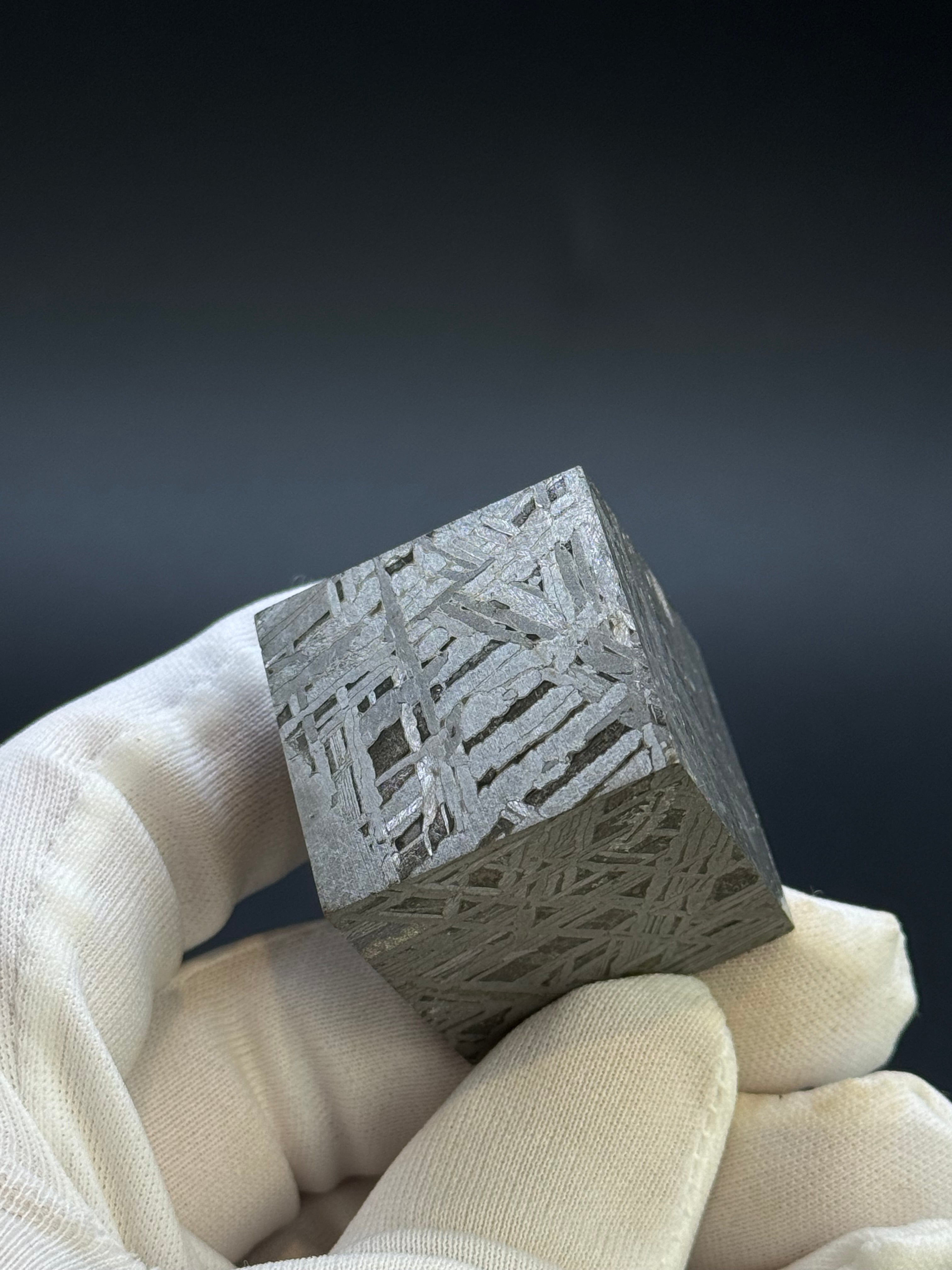 ALETAI, GOBI DESERT, CHINA. 190 GRAMS CUBE.