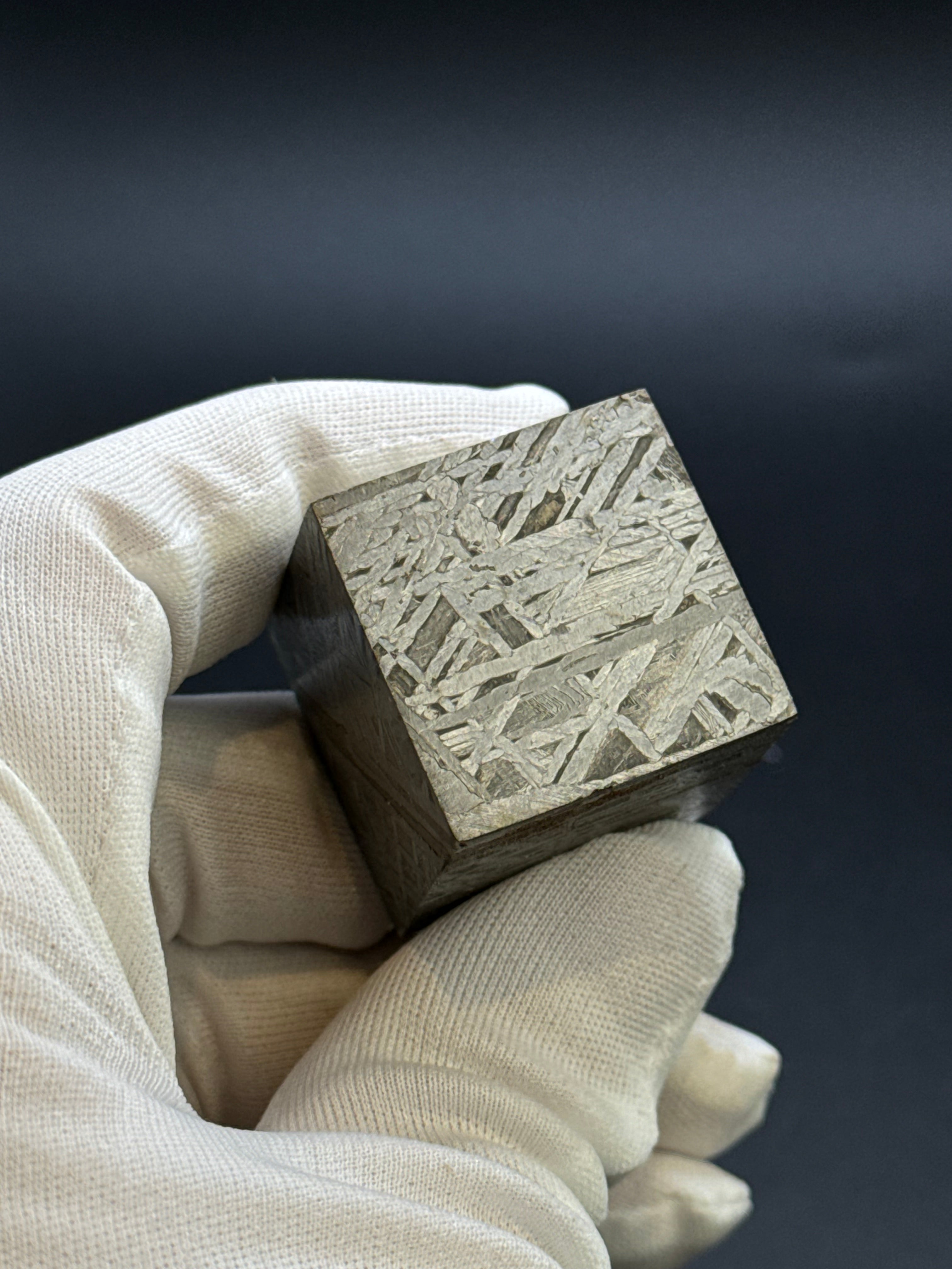 ALETAI, GOBI DESERT, CHINA. 190 GRAMS CUBE.
