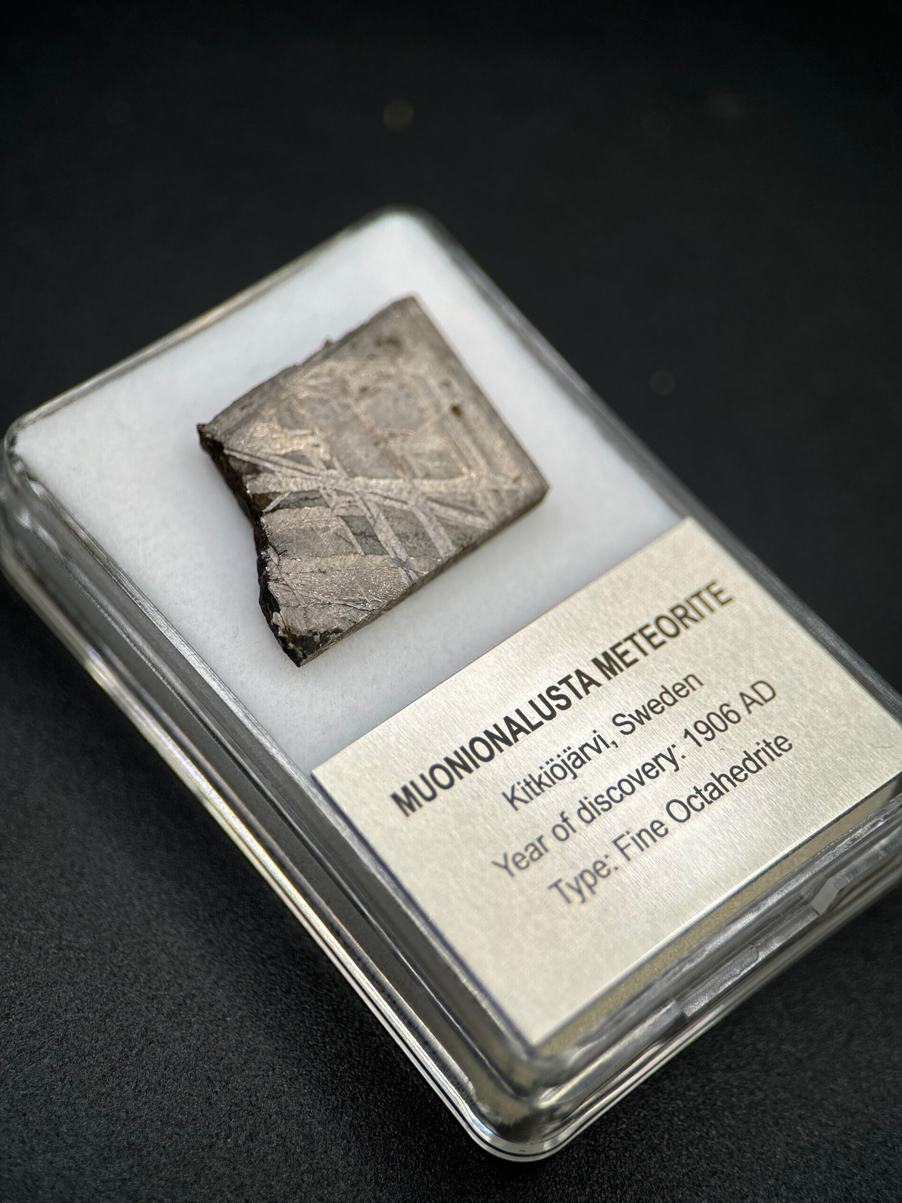 MUONIONALUSTA METEORITE, SWEDEN. DISPLAY BOX. 8 GRAMS.