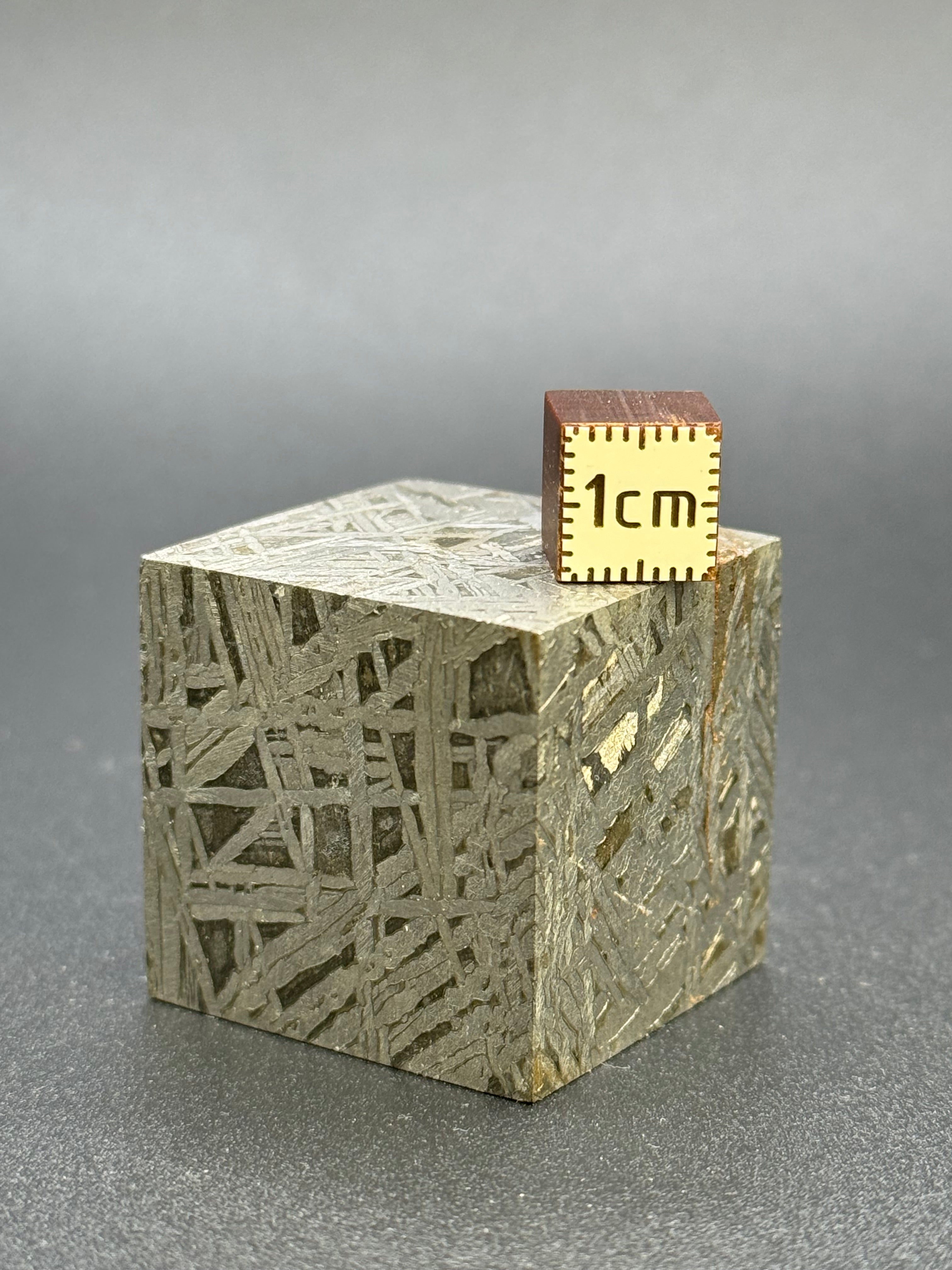 ALETAI, GOBI DESERT, CHINA. 196 GRAMS CUBE.