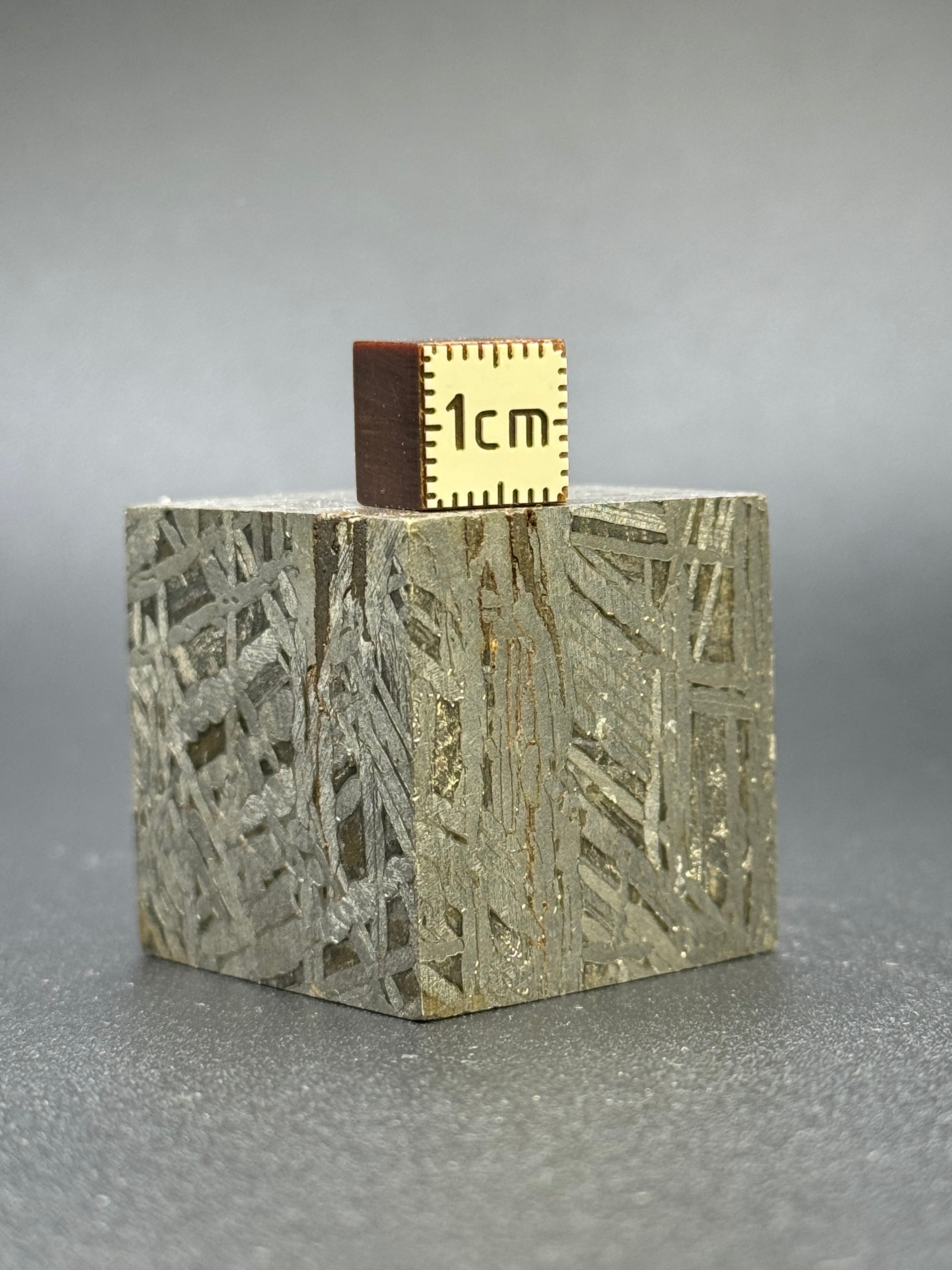 ALETAI, GOBI DESERT, CHINA. 196 GRAMS CUBE.