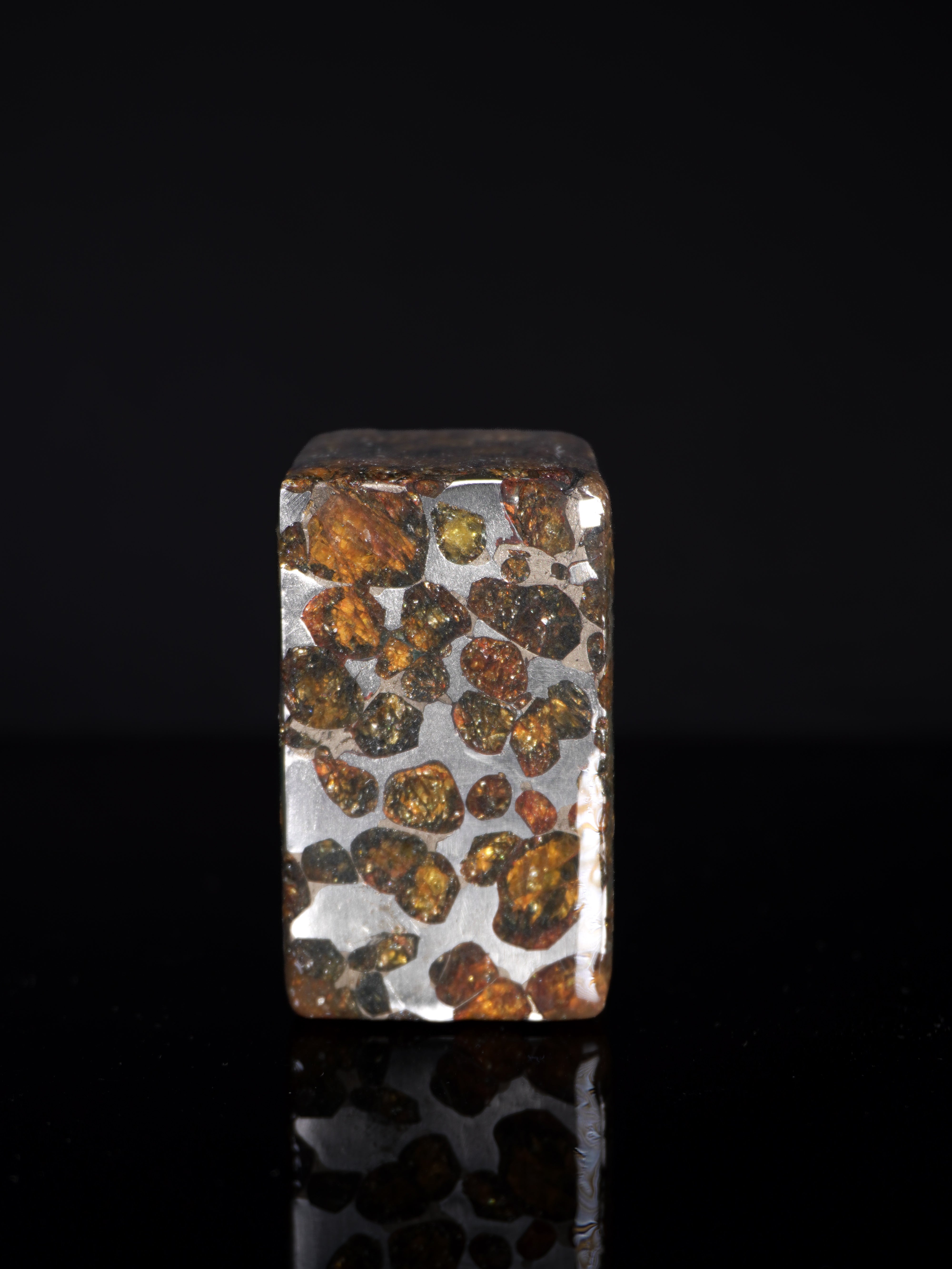 SERICHO PALLASITE METEORITE, KENYA. 258 GRAMS CUBE