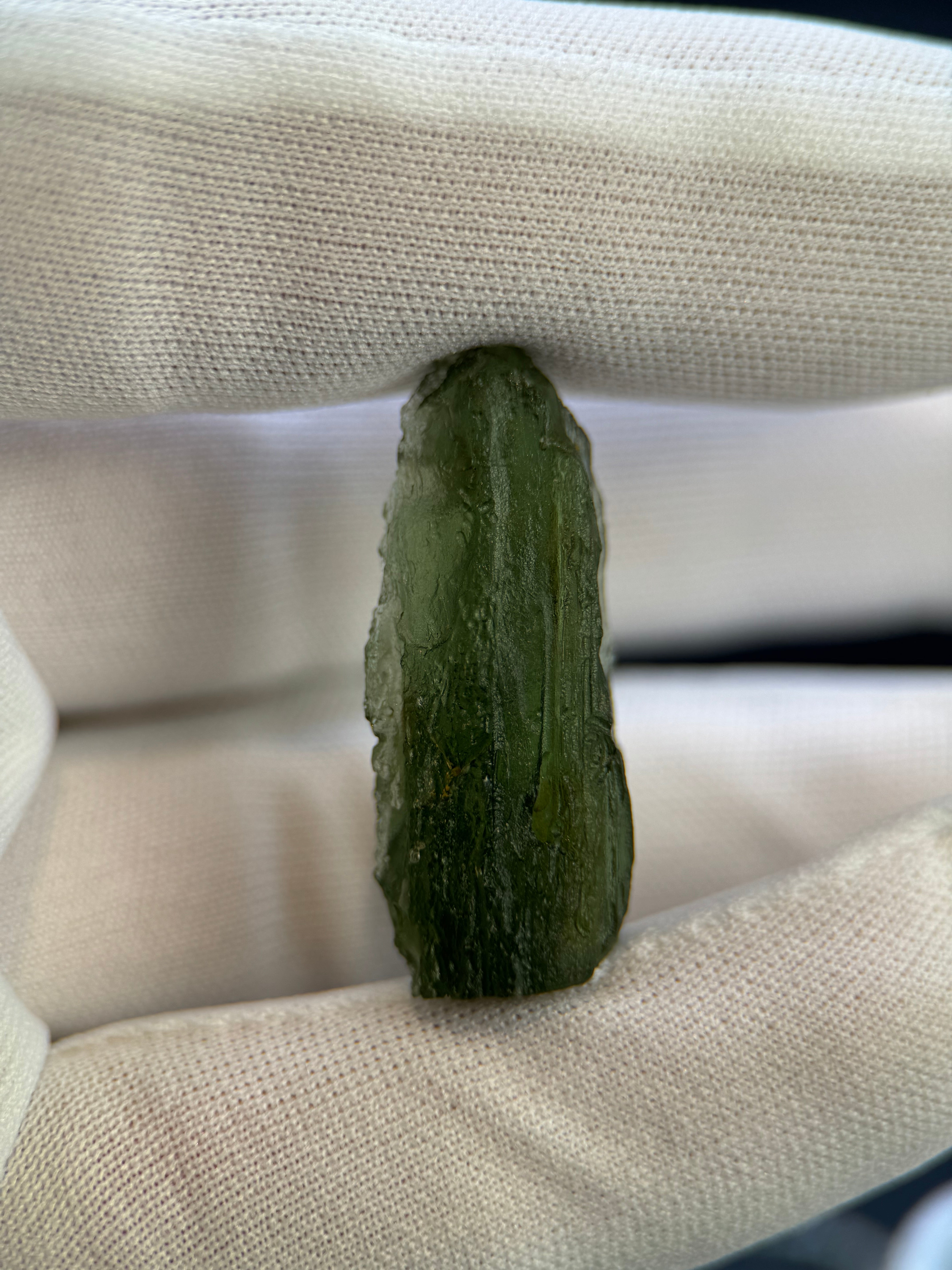 RAW MOLDAVITE, CZECH REPUBLIC. 4,97 GRAMS.