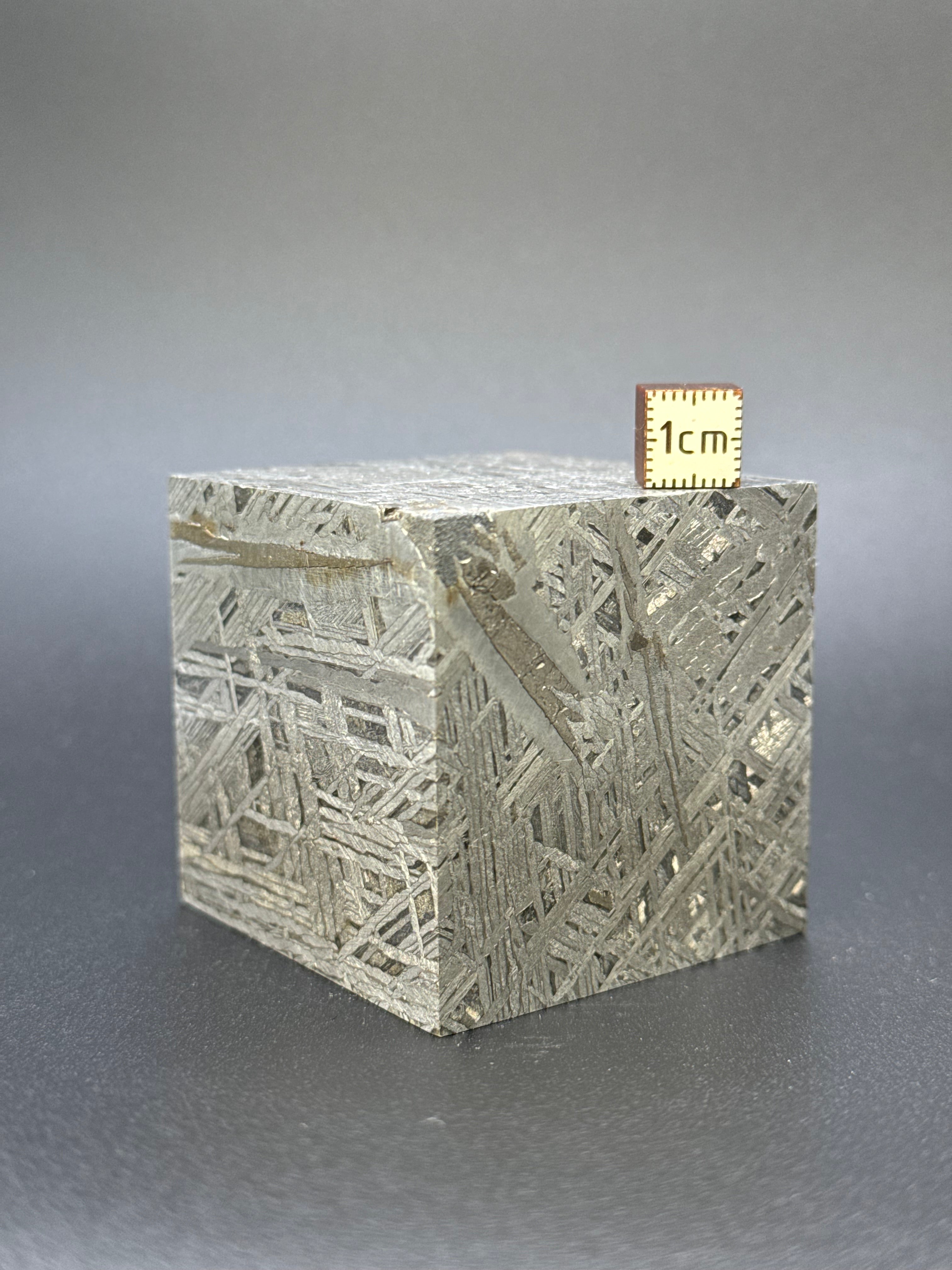 ALETAI, GOBI DESERT, CHINA. 996 GRAMS CUBE.