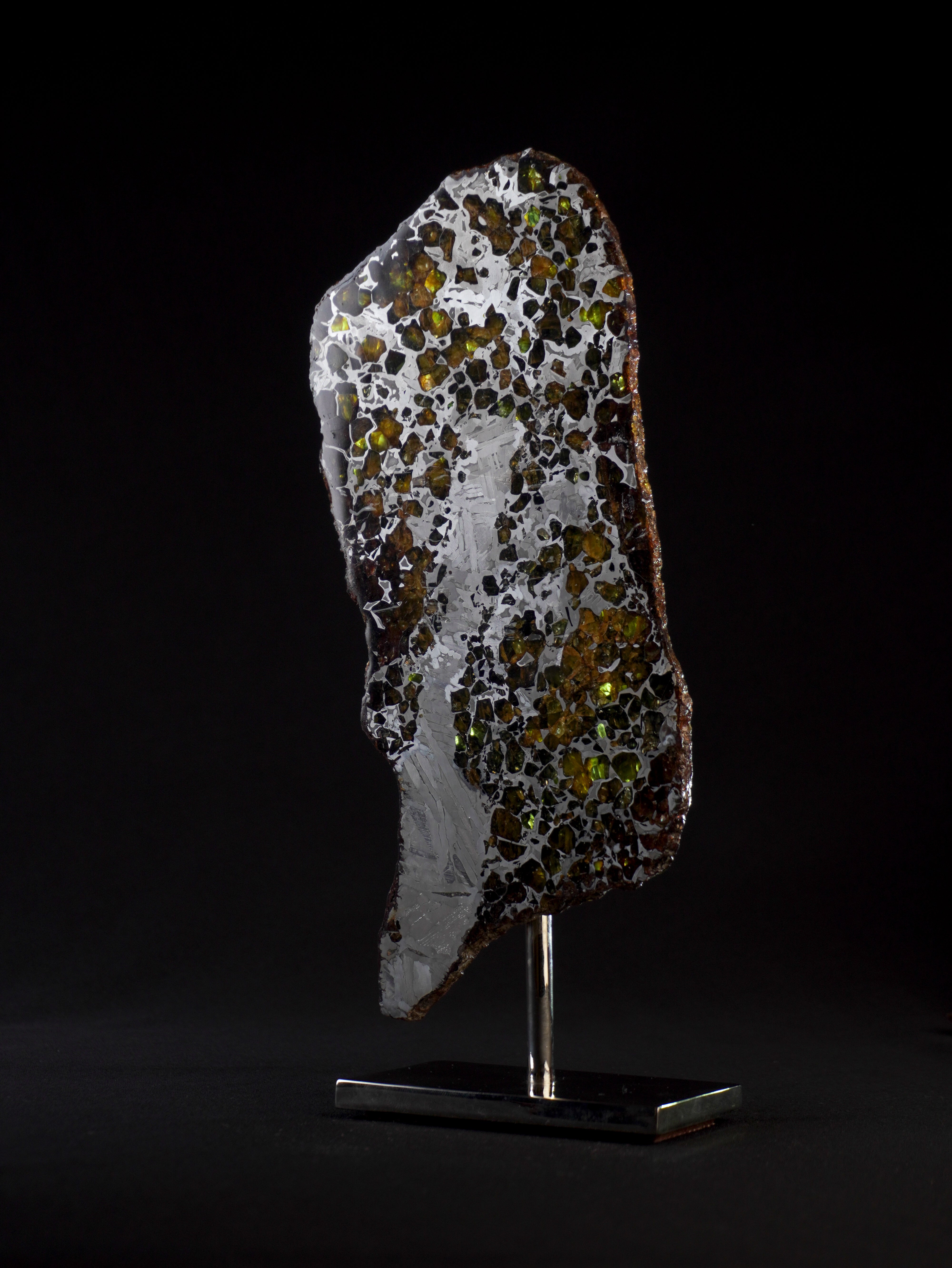 SEYMCHAN METEORITE, MAGADAN REGION, RUSSIA. 469 GRAMS.