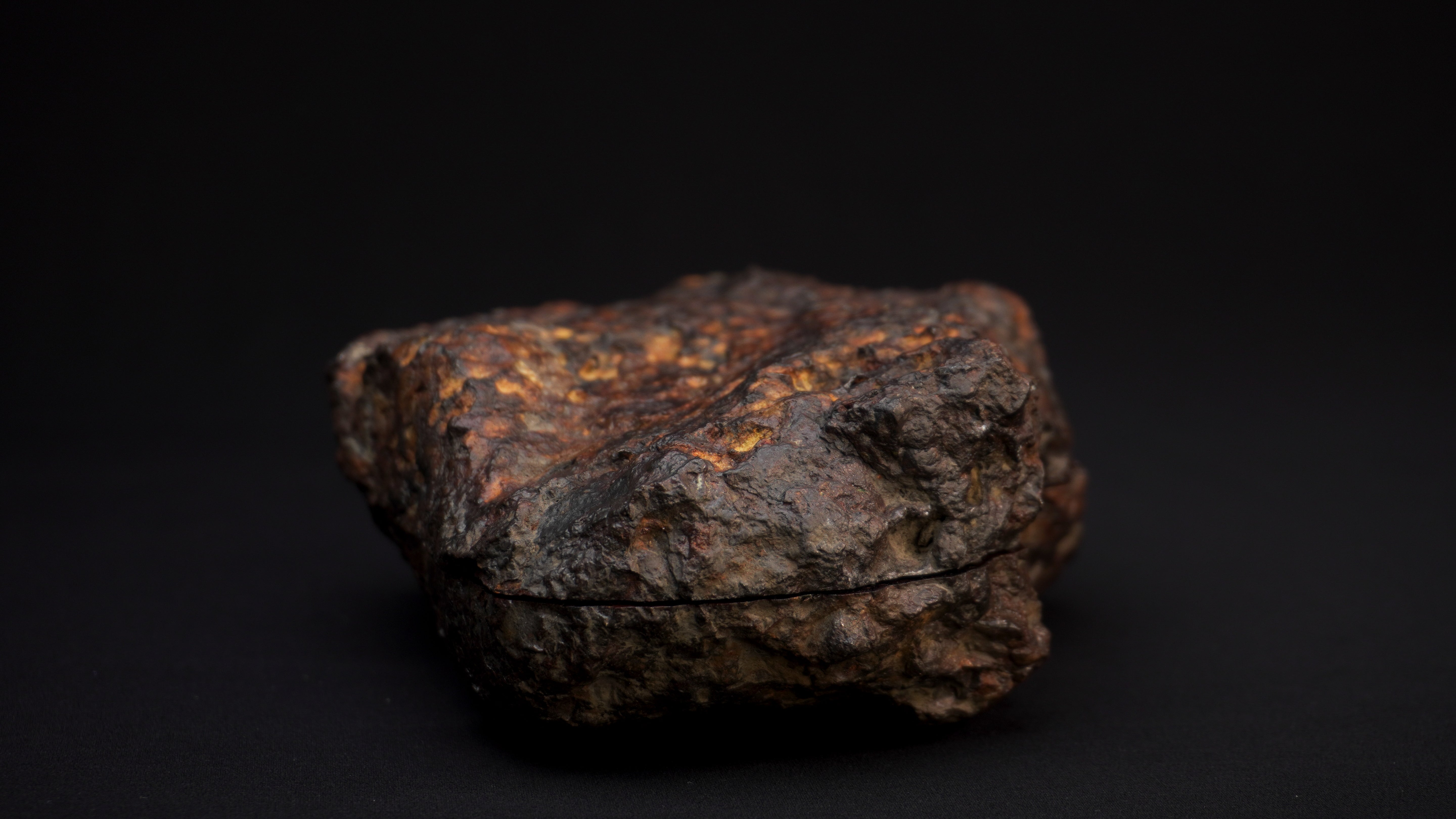 Full Sericho meteorite from Kenya, in two halves. Total weight: 3,057 grams.