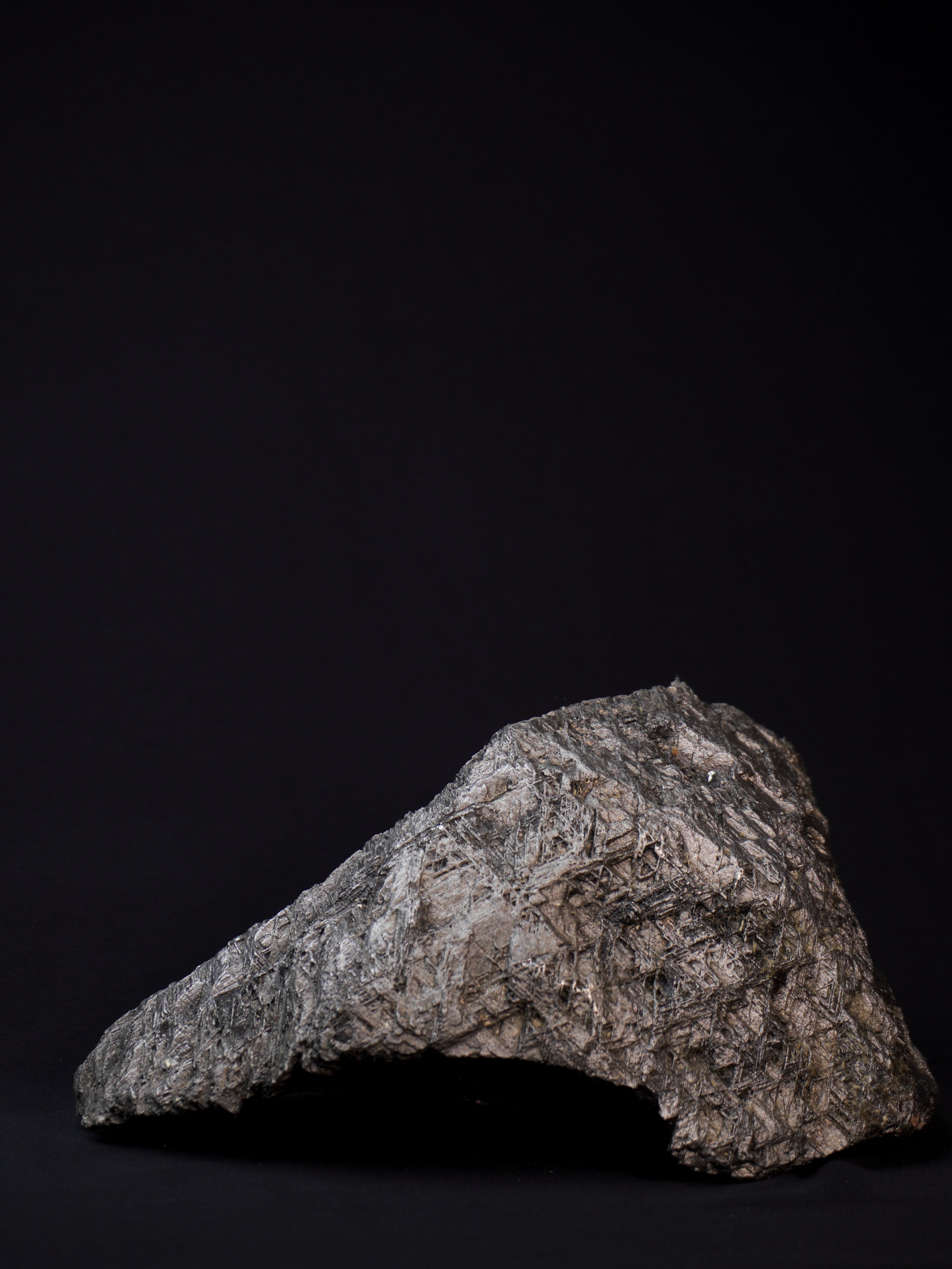 MUONIONALUSTA METEORITE, SWEDEN. FULL METEORITE 13.4 KILOGRAMS.