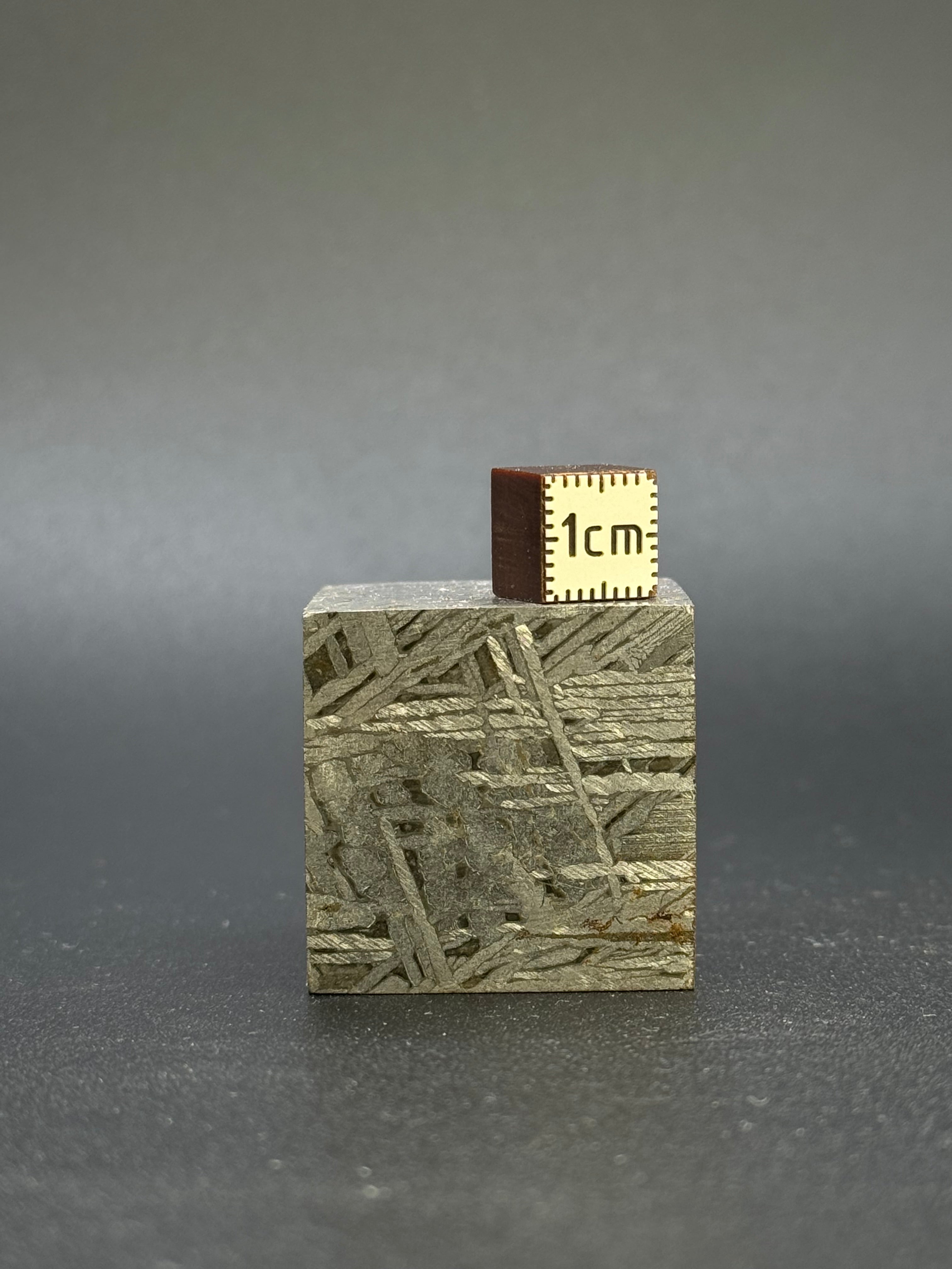 ALETAI, GOBI DESERT, CHINA. 194 GRAMS CUBE.
