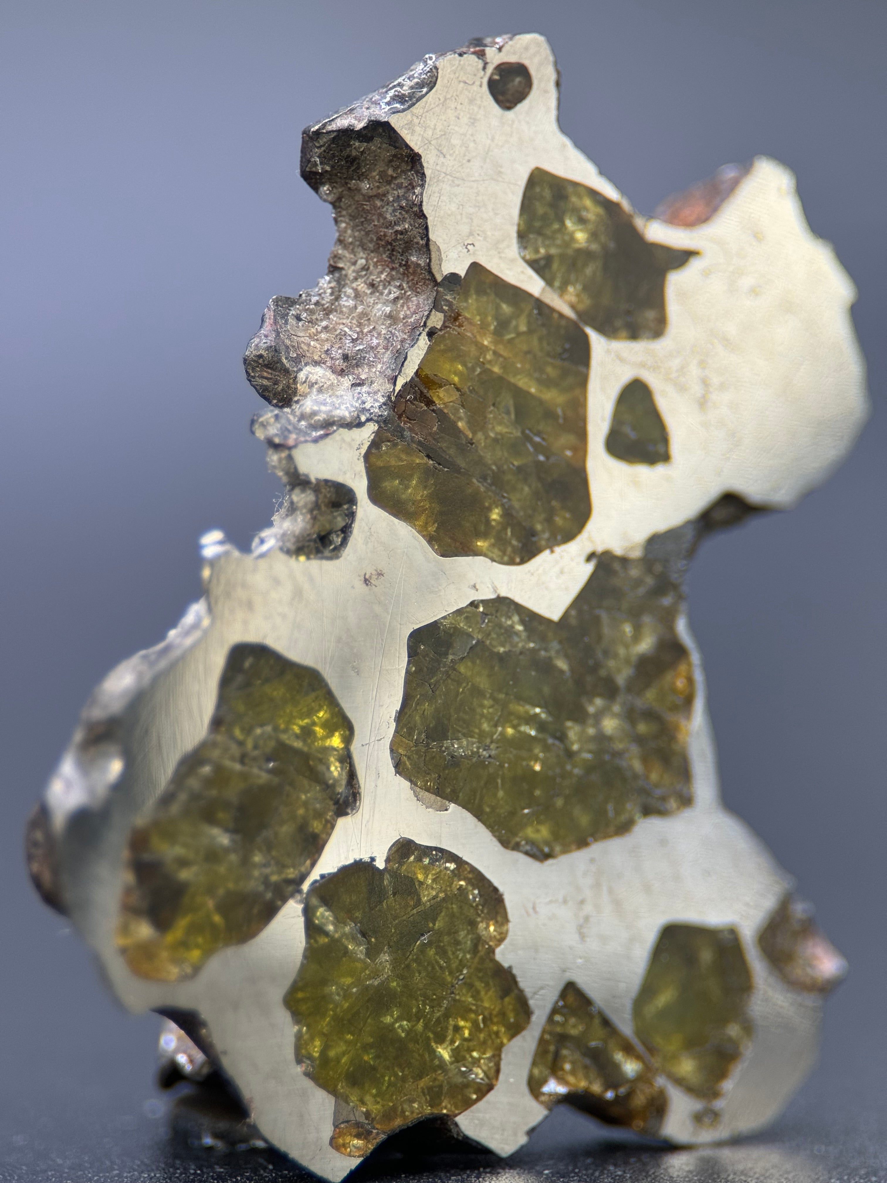 IMILAC PALLASITE METEORITE, CHILE. 12,56 GRAMS SLICE.