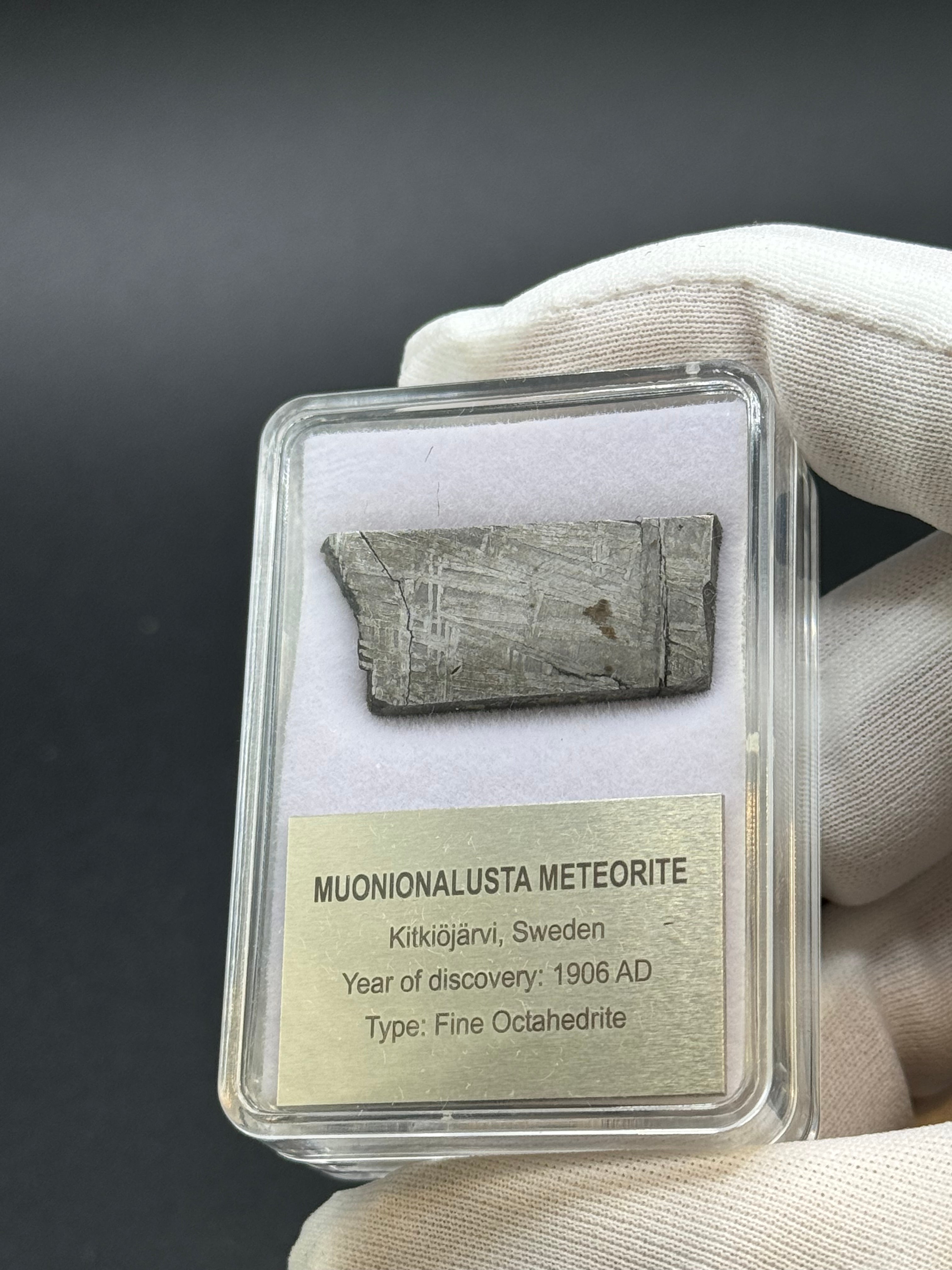 MUONIONALUSTA METEORITE, SWEDEN. DISPLAY BOX. 9,35 GRAMS.