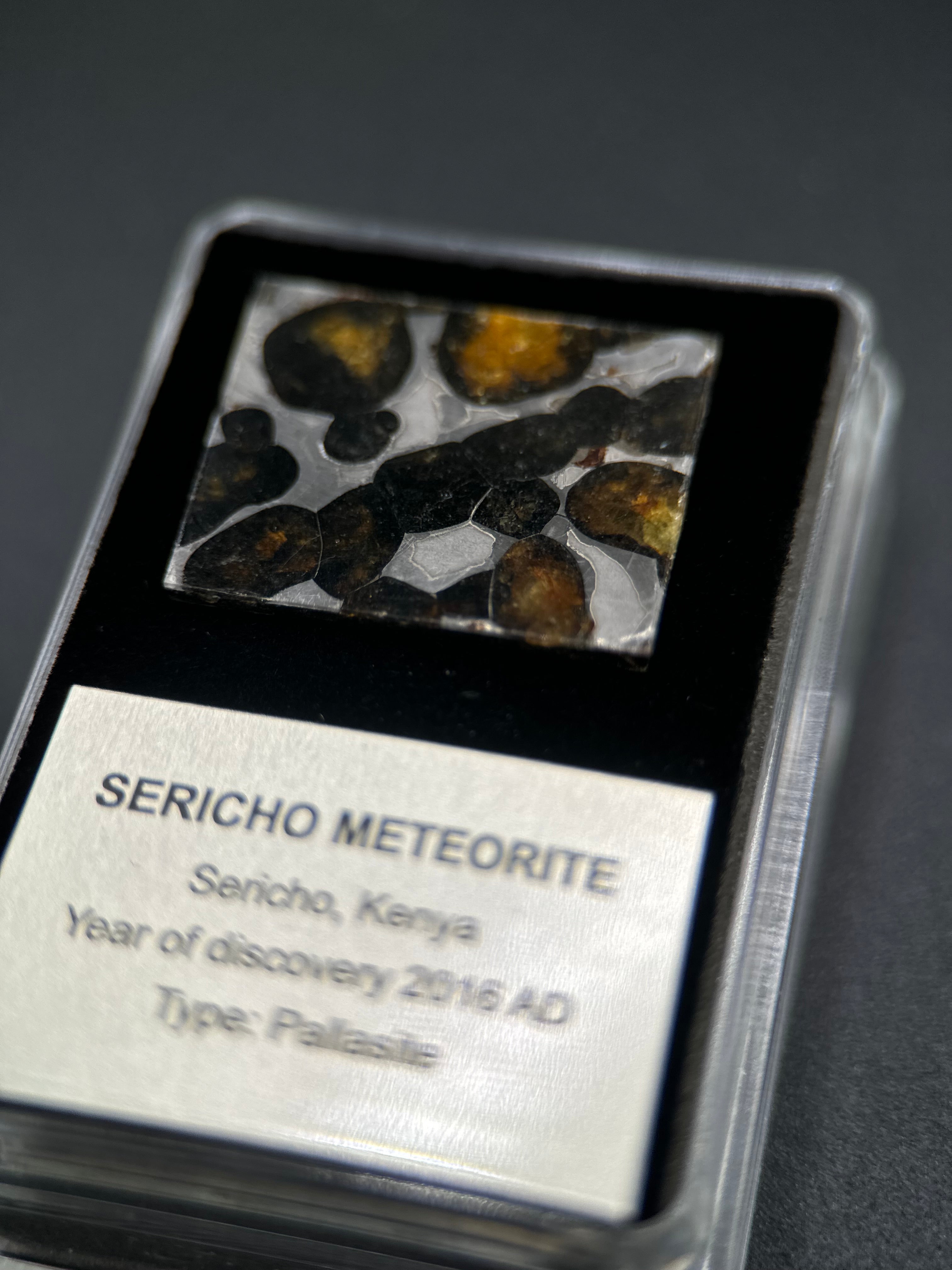 SERICHO METEORITE, KENYA. DISPLAY BOX. 5 GRAMS.