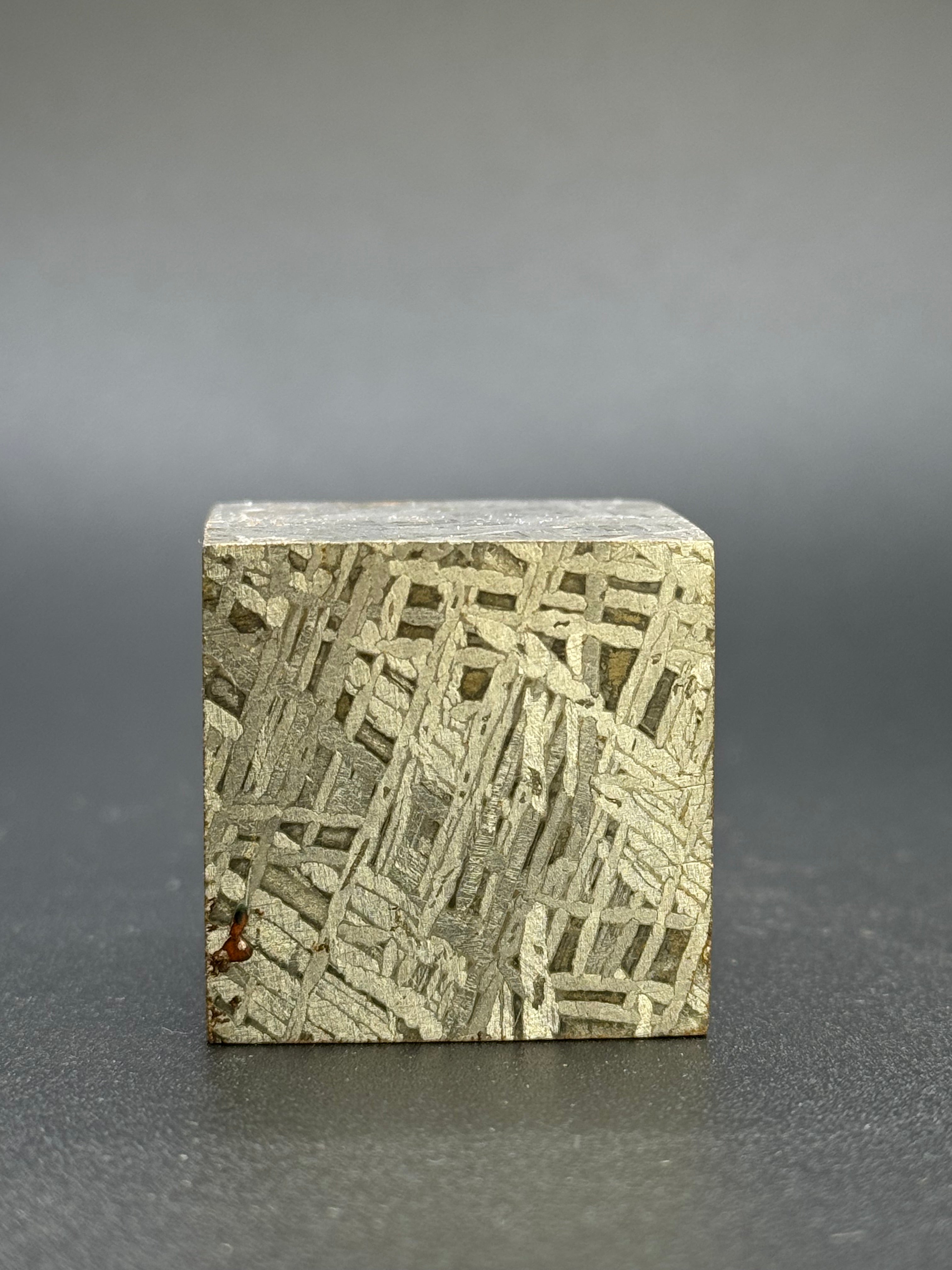 ALETAI, GOBI DESERT, CHINA. 196 GRAMS CUBE.