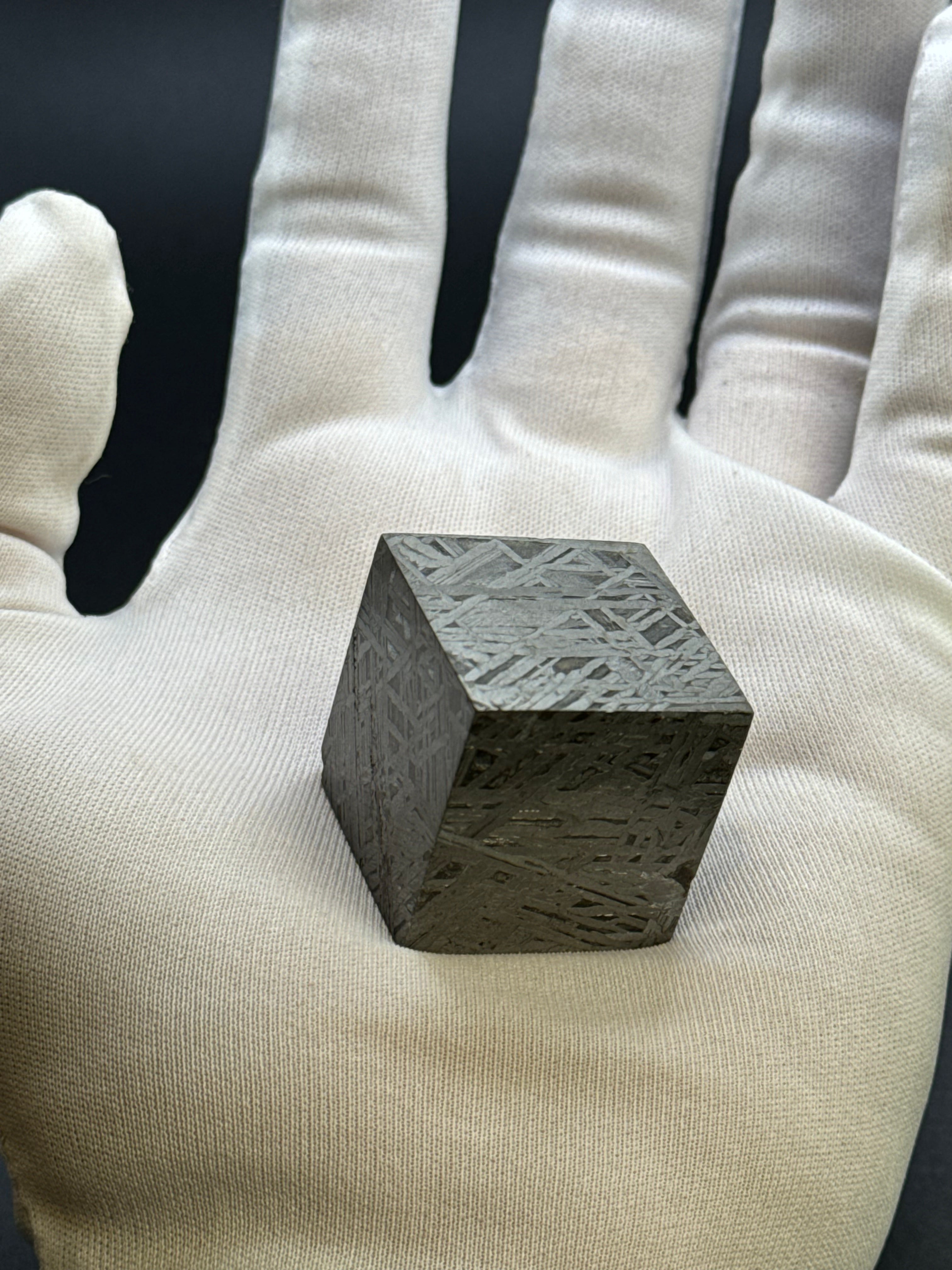 ALETAI, GOBI DESERT, CHINA. 190 GRAMS CUBE.