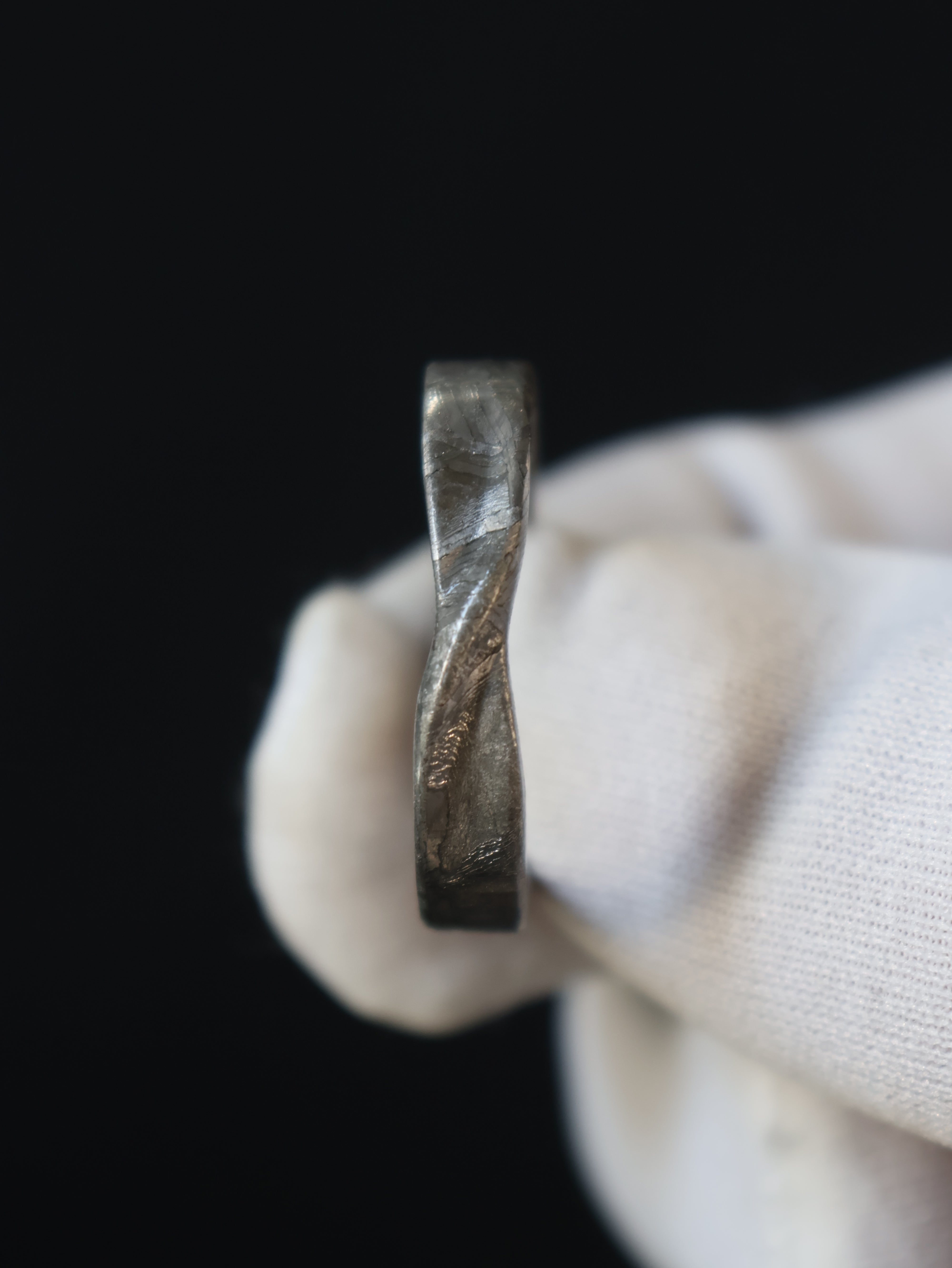 Muonionalusta meteorite, eternity ring