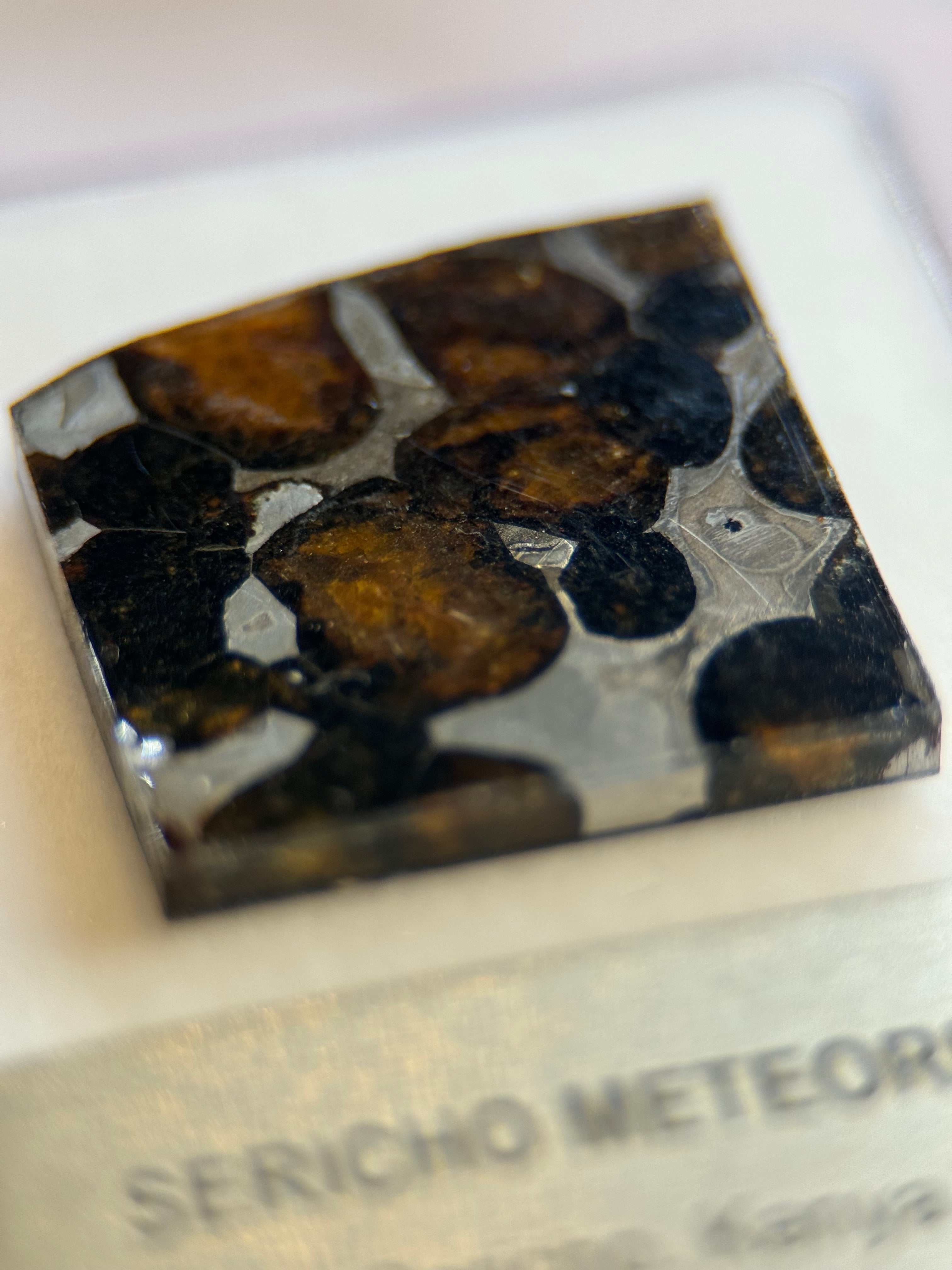 SERICHO METEORITE, KENYA. DISPLAY BOX. 3,4 GRAMS.