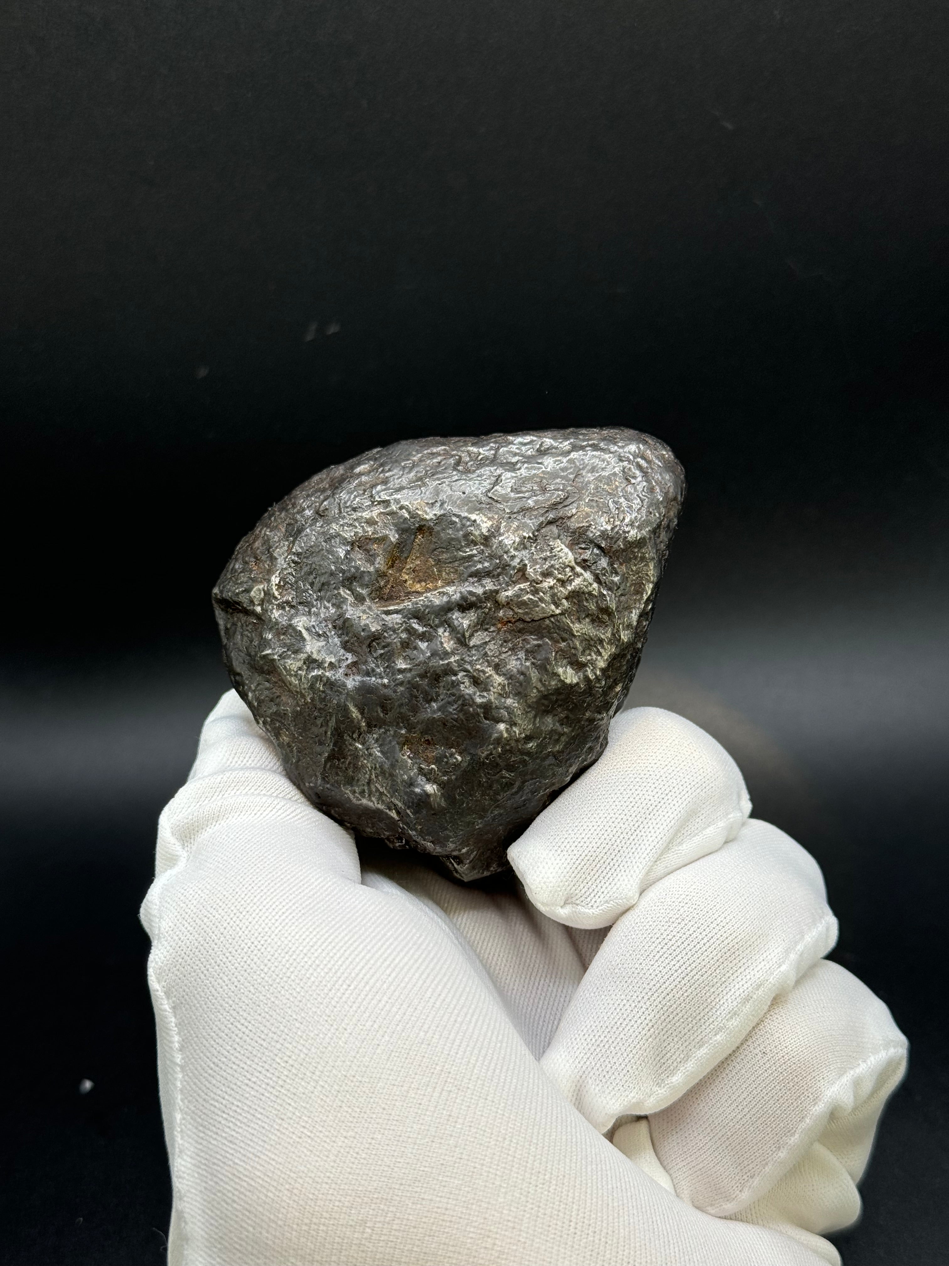 MUONIONALUSTA METEORITE, SWEDEN. FULL METEORITE 843 GRAMS.