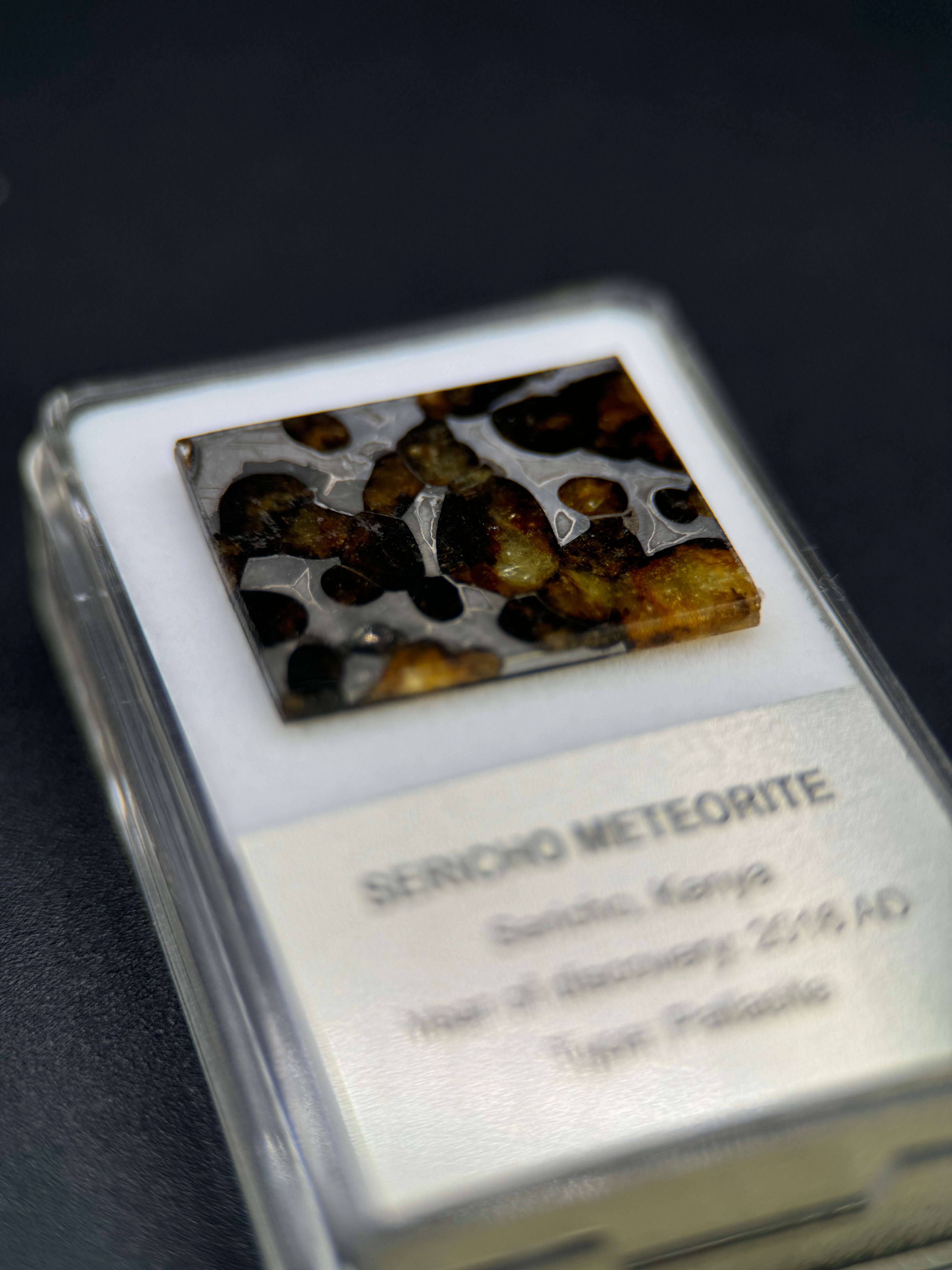 SERICHO METEORITE, KENYA. DISPLAY BOX. 4 GRAMS.