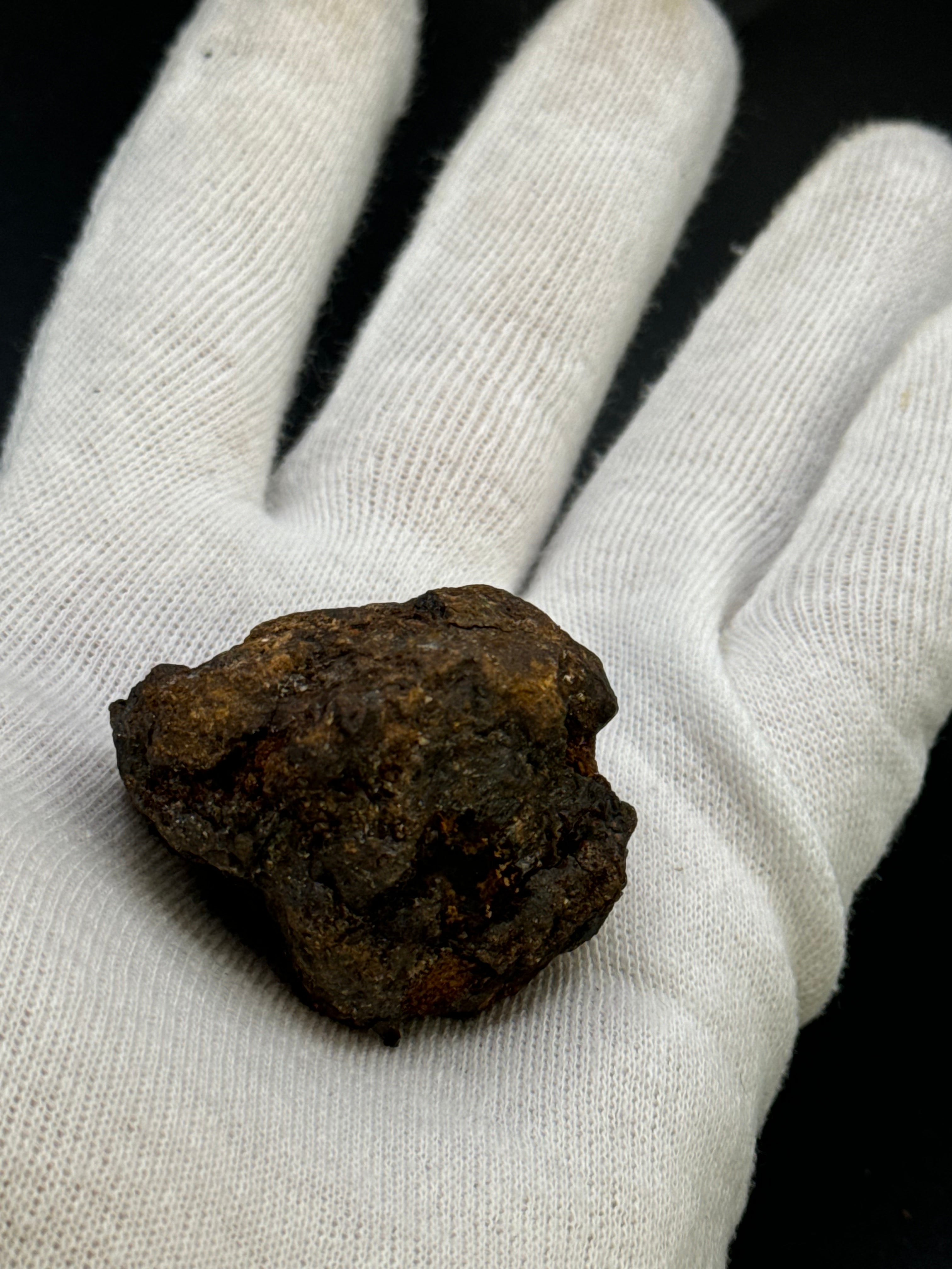 SERICHO PALLASITE METEORITE, KENYA. 107,25 GRAMS FULL METEORITE.