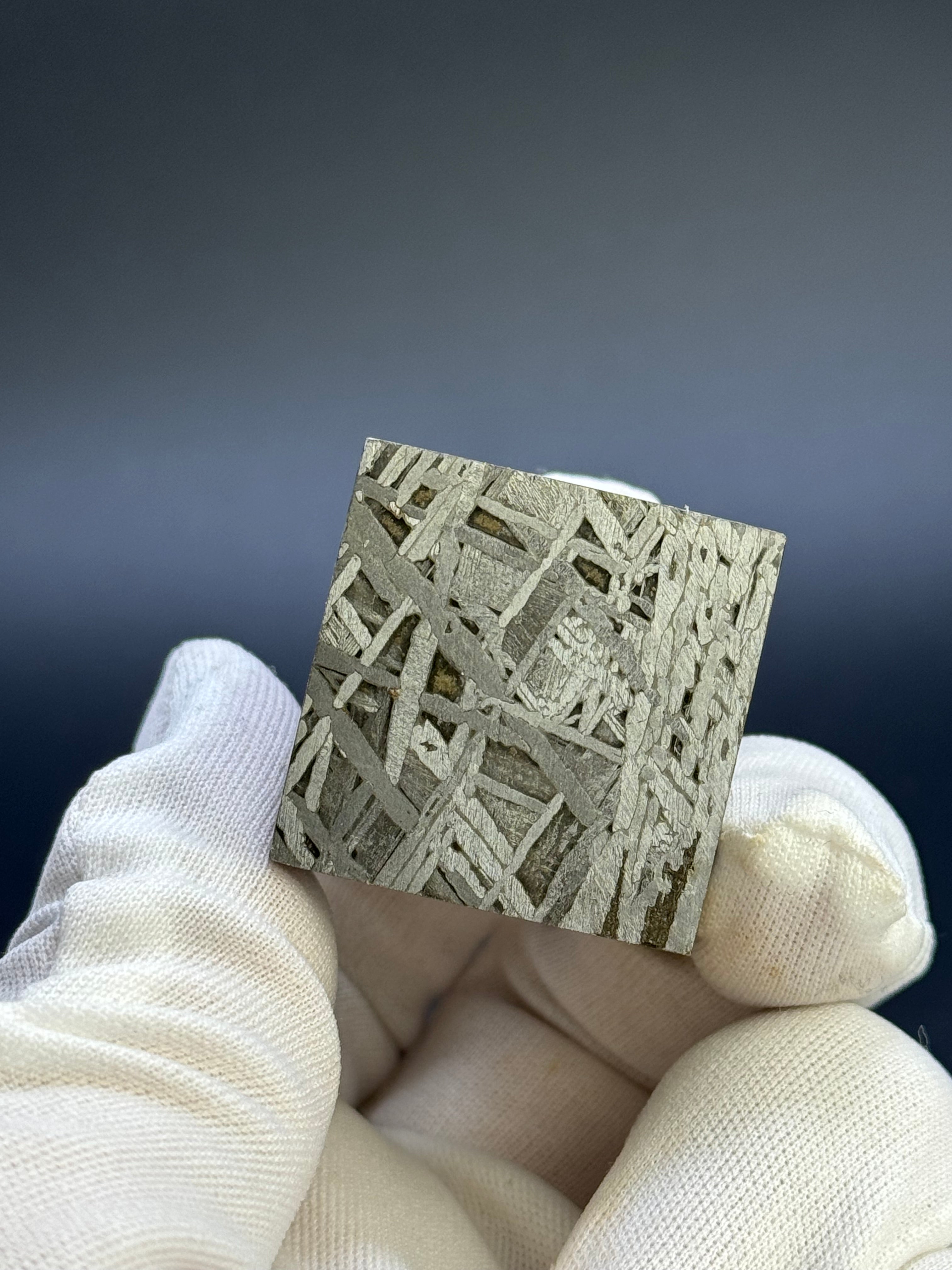 ALETAI, GOBI DESERT, CHINA. 195 grams CUBE.