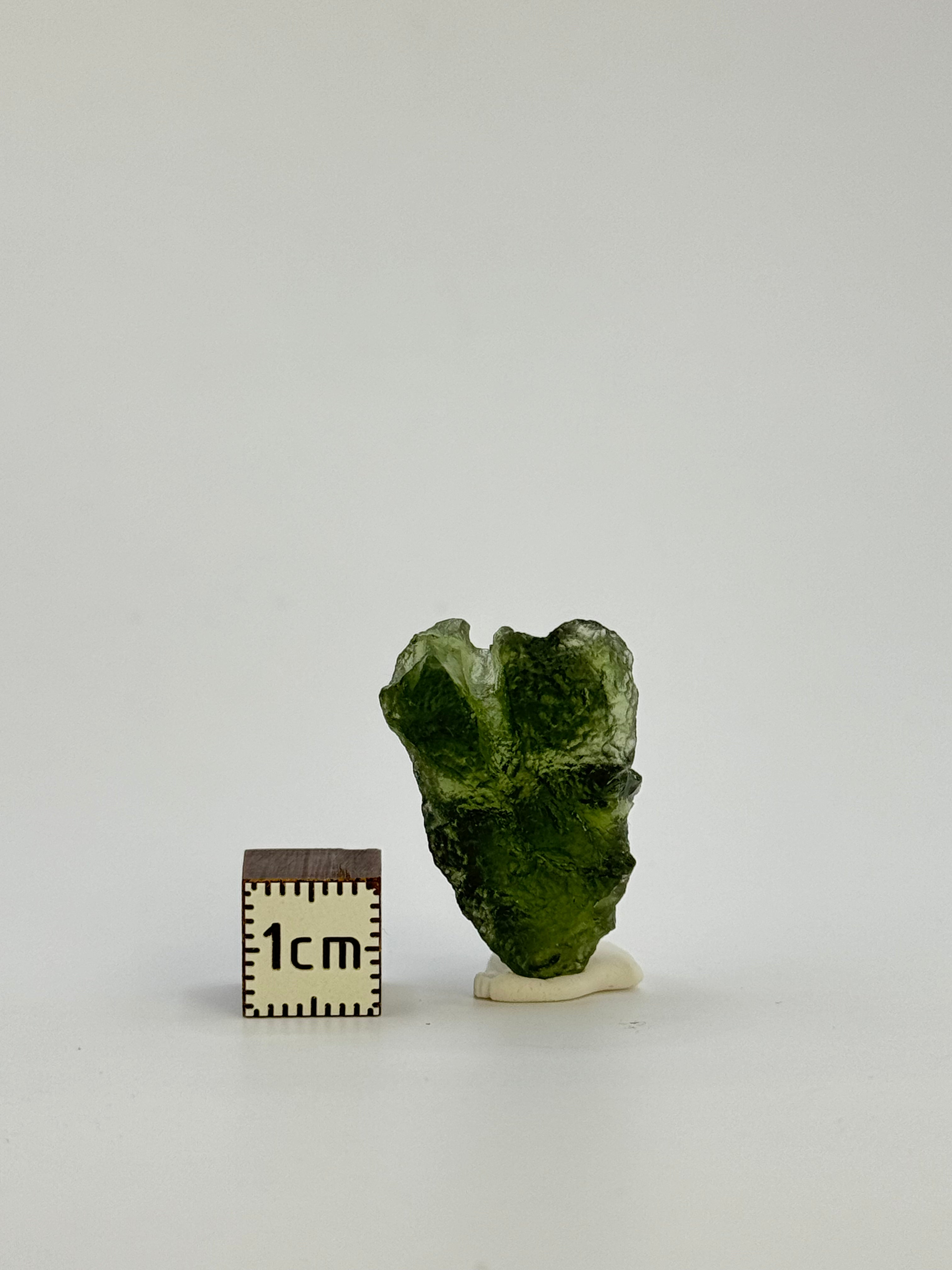 Raw Moldavite, Czech Republic. 4,60 grams.