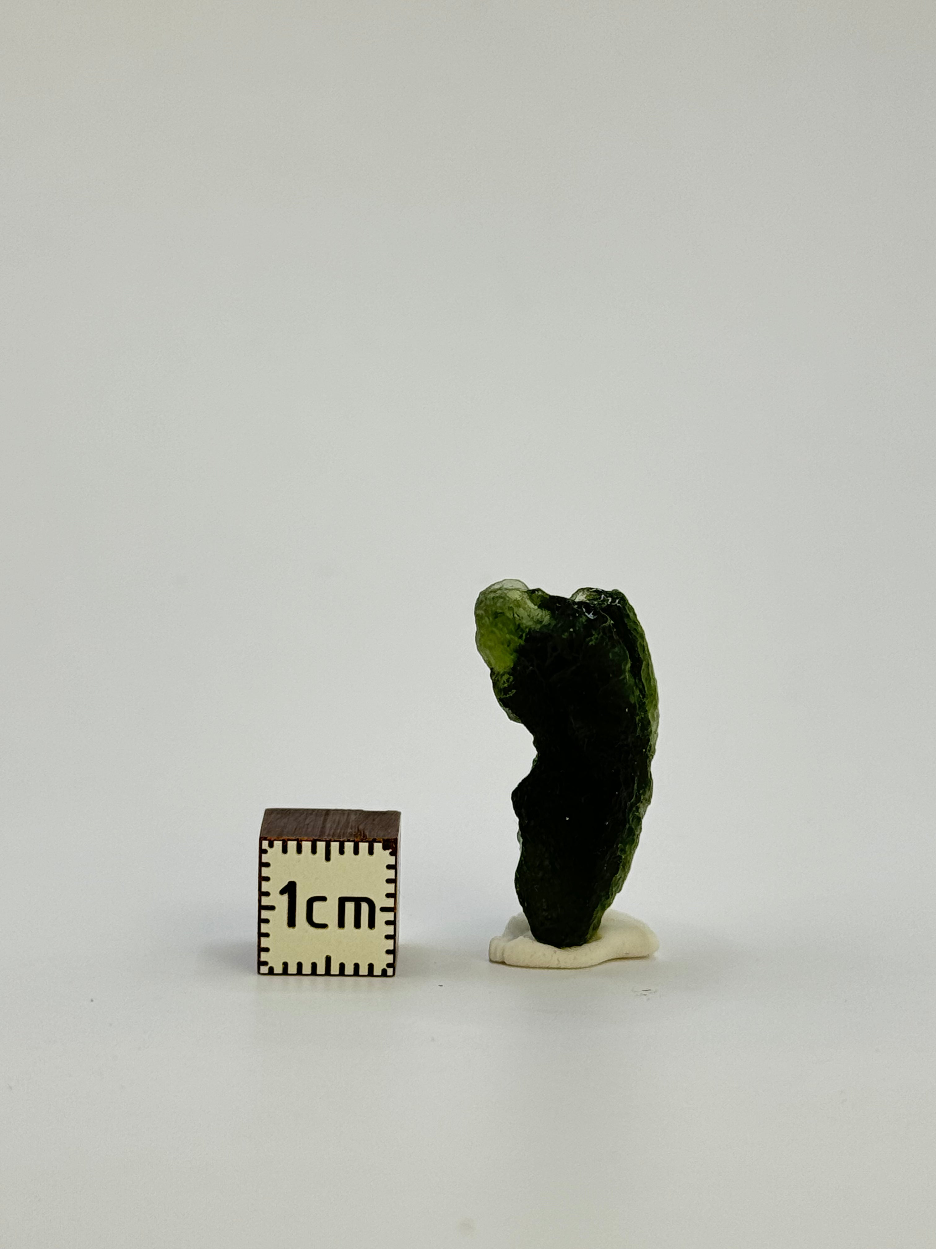 Raw Moldavite, Czech Republic. 4,60 grams.