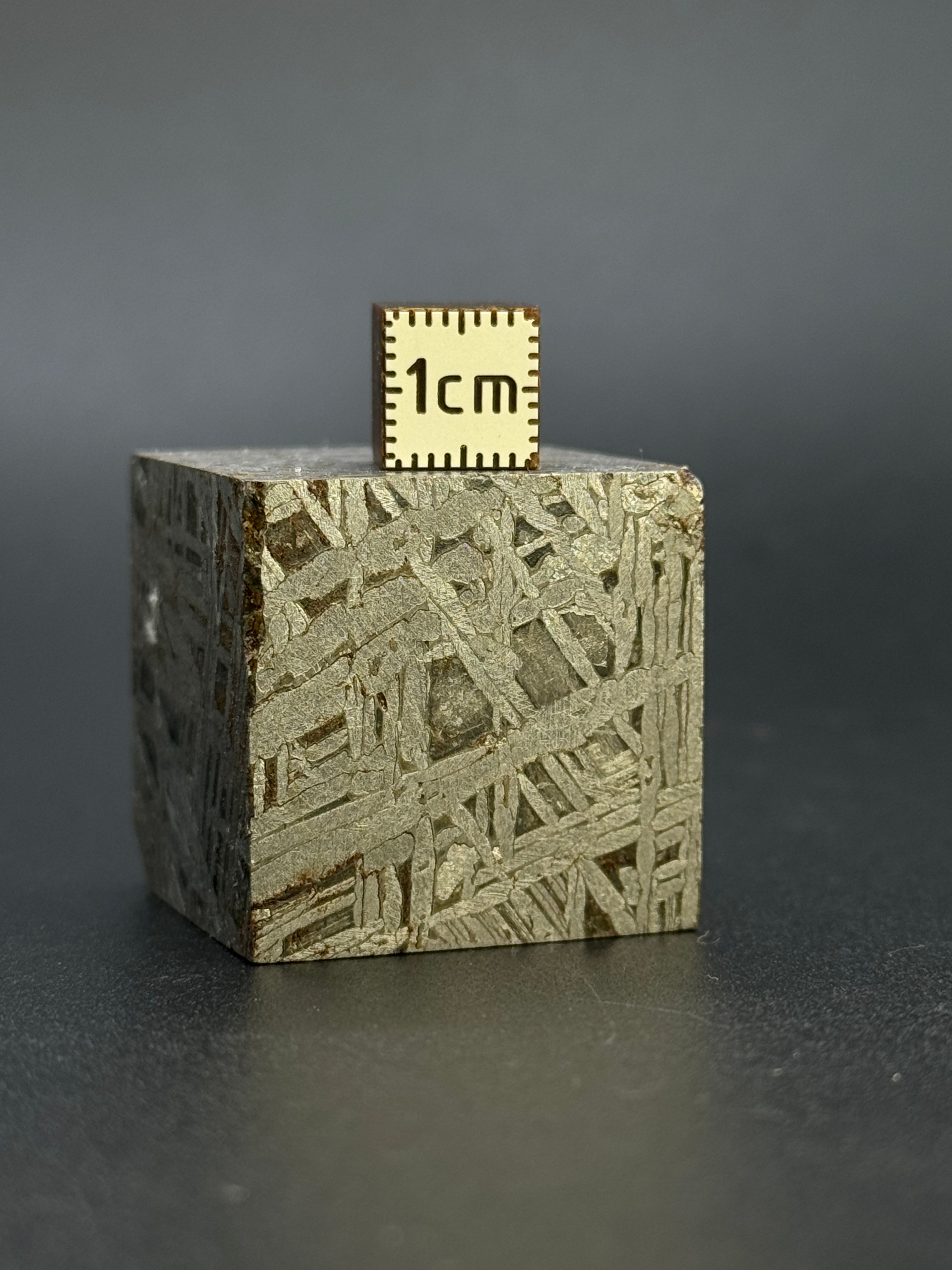 ALETAI, GOBI DESERT, CHINA. 190 GRAMS CUBE.