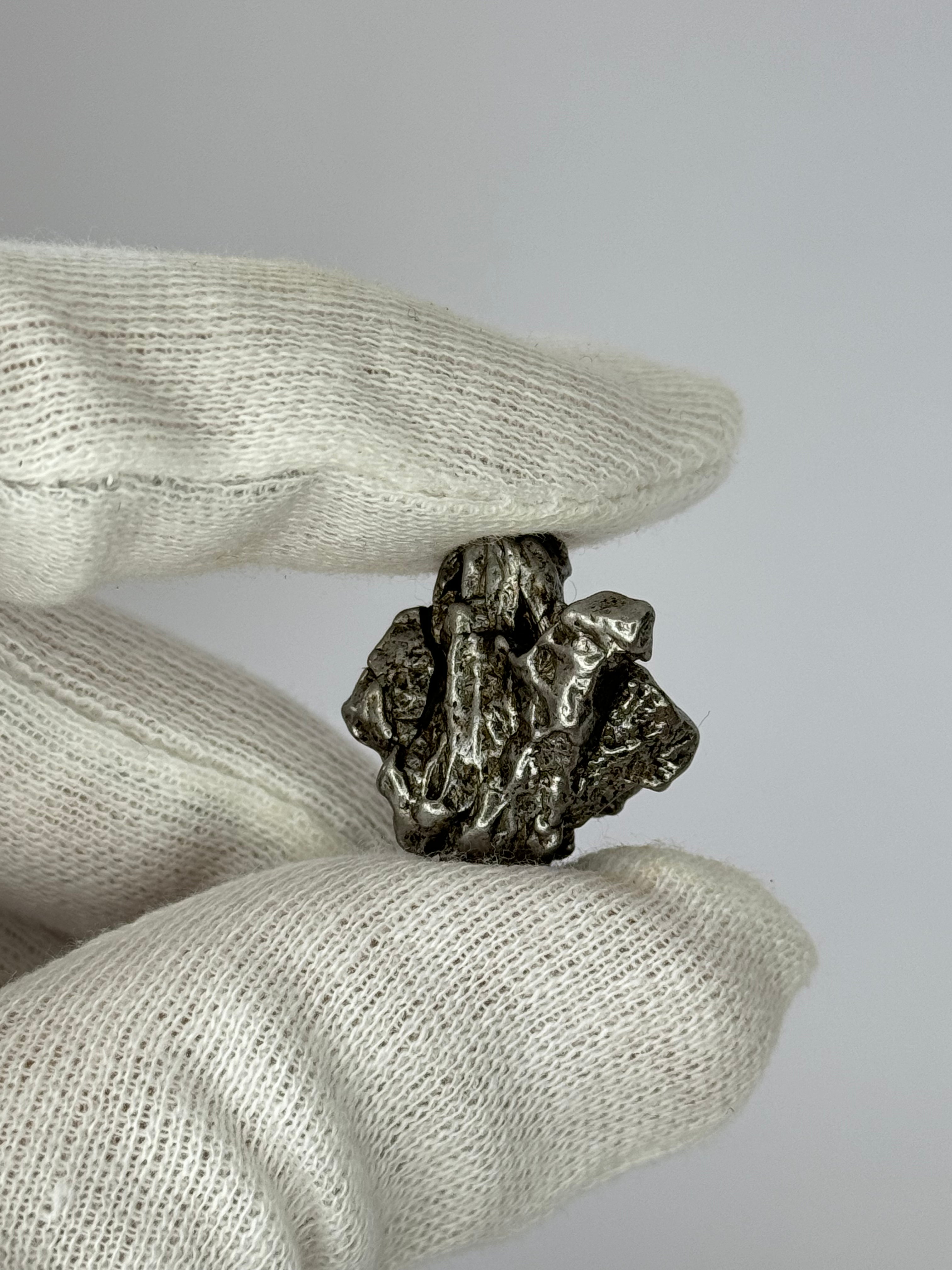 Campo del Cielo, South América. 16,40 grams.