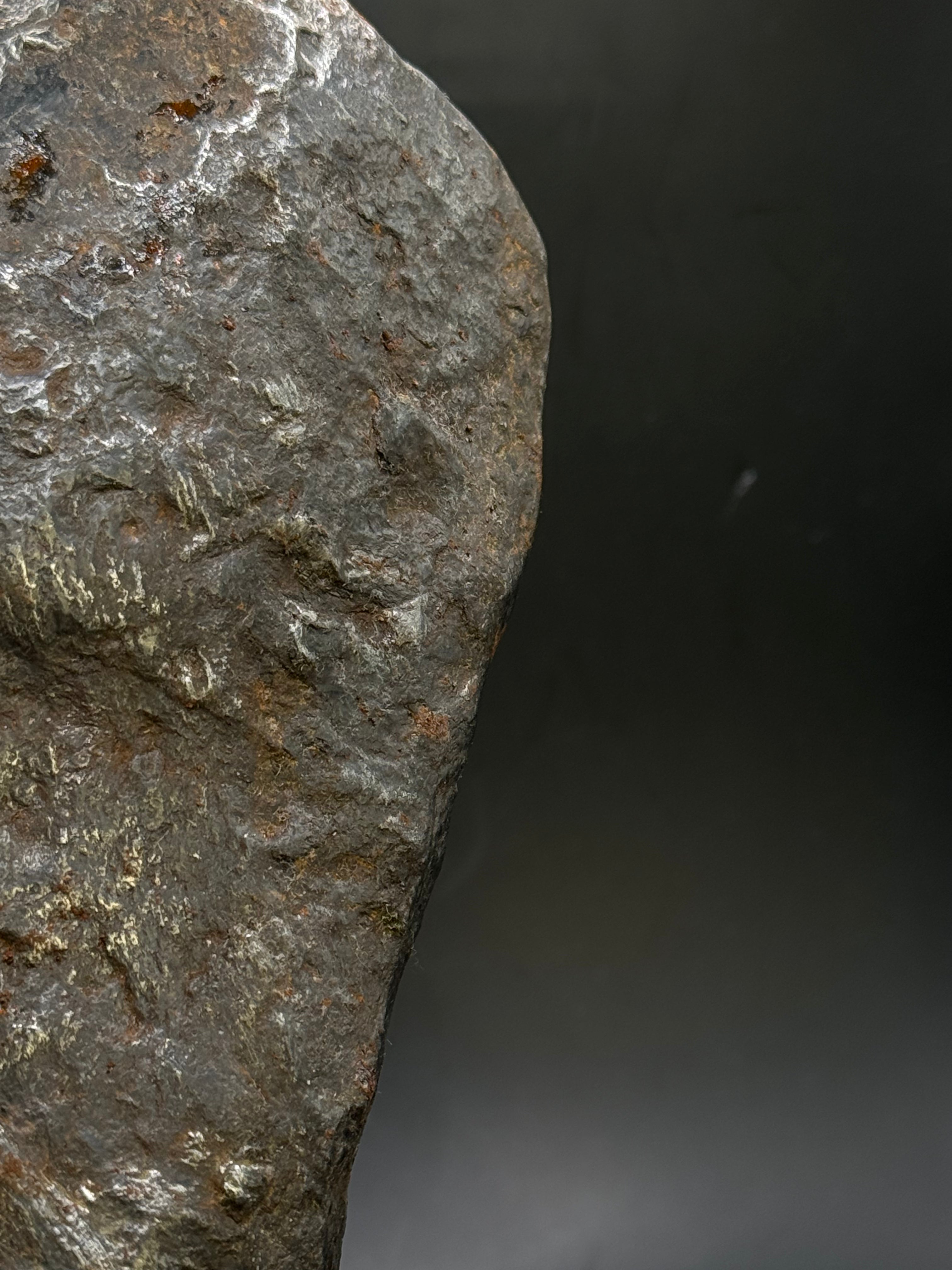 MUONIONALUSTA METEORITE, SWEDEN. FULL METEORITE 1778 GRAMS.