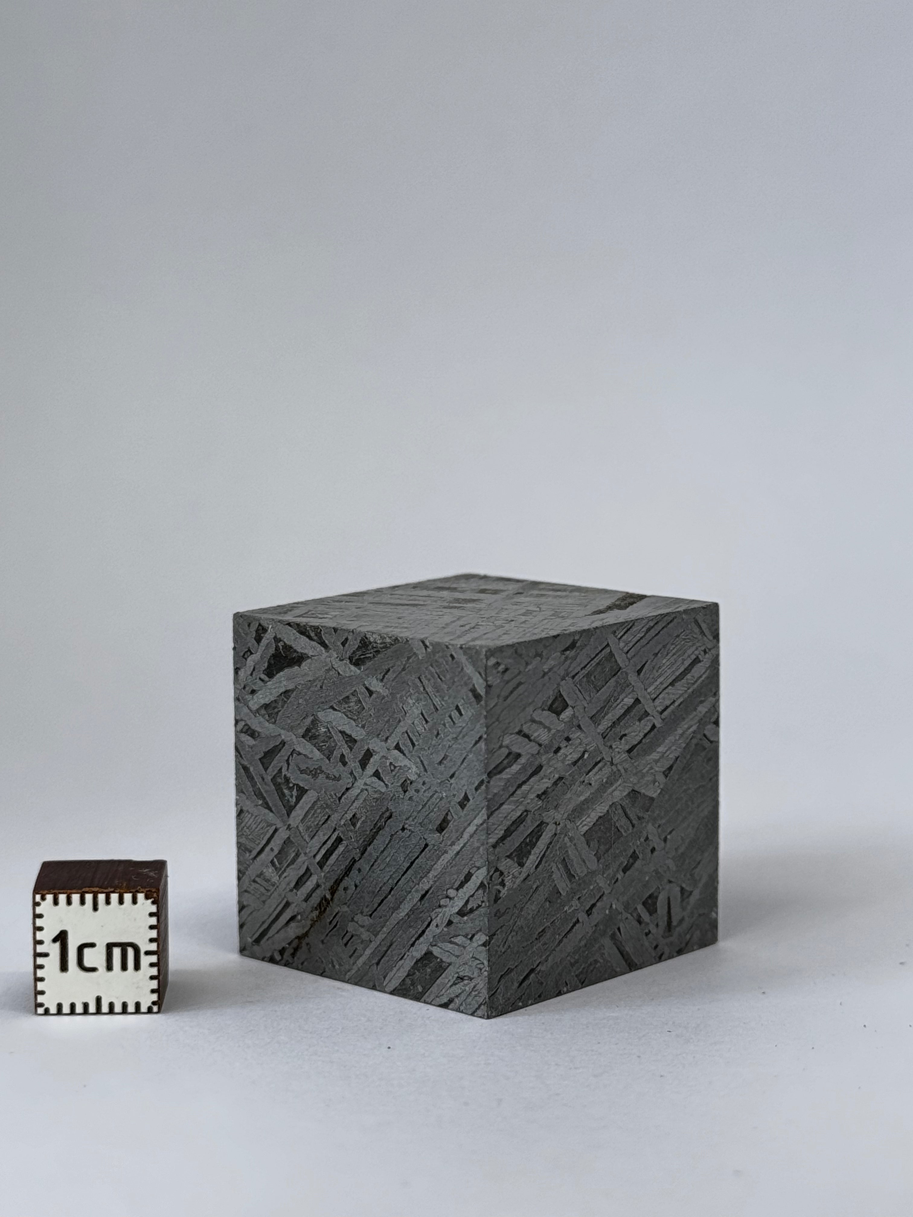 Aletai Meteorite, Gobi Desert, China. 191,97 grams Cube.