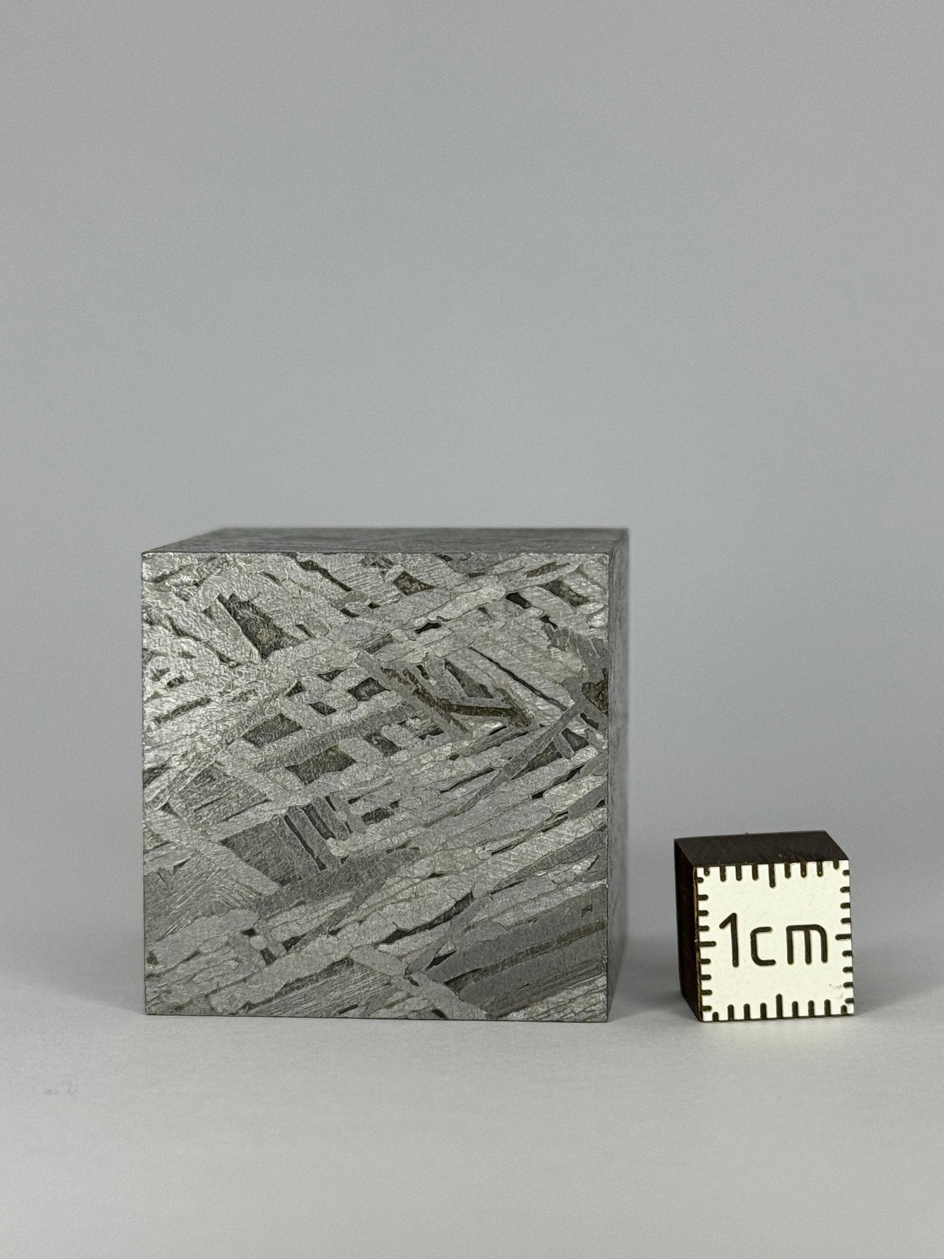 Aletai meteorite Cube, Gobi Desert, China. 192,17 grams.