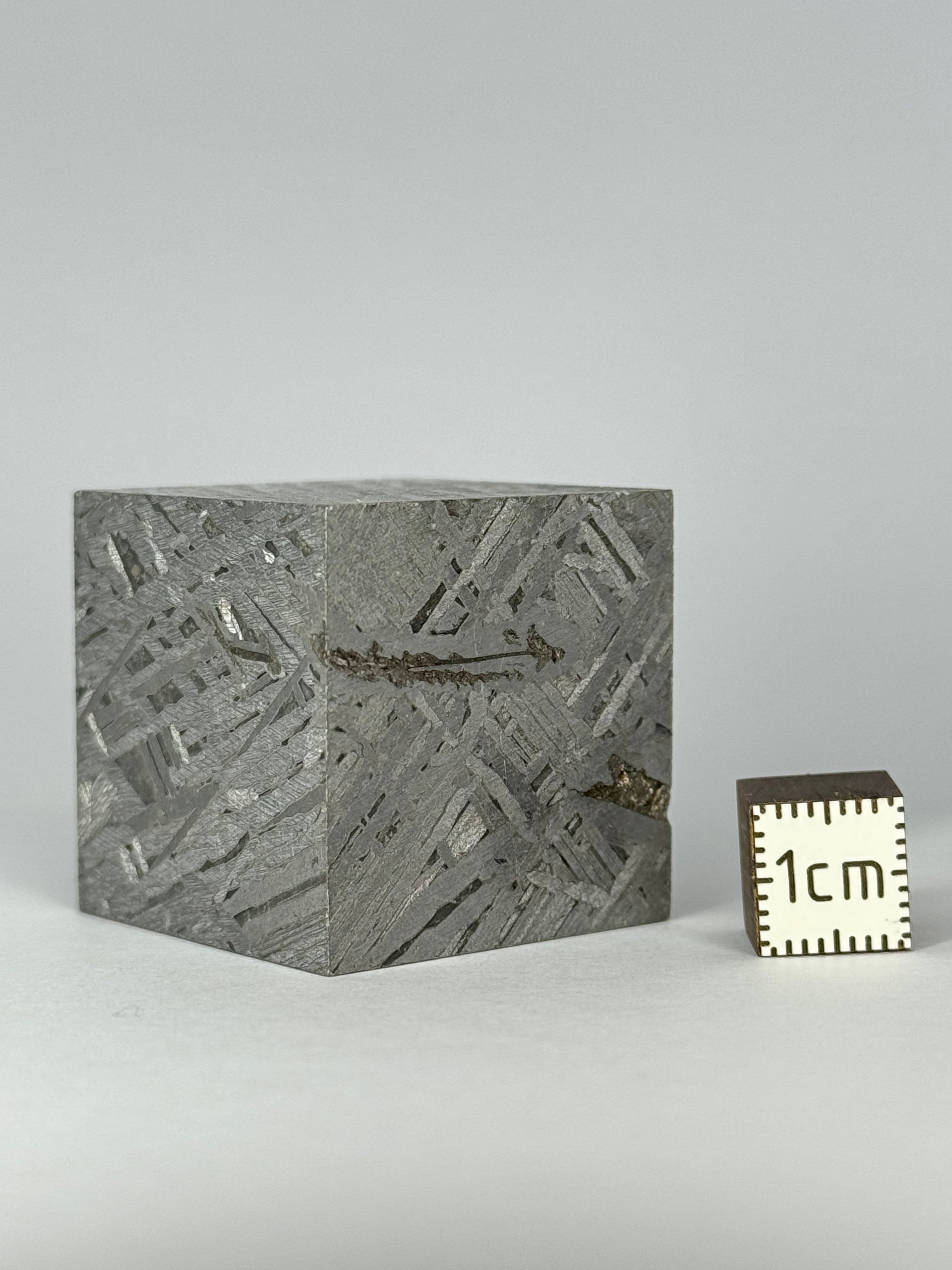 Aletai meteorite Cube, Gobi Desert, China. 192,17 grams.