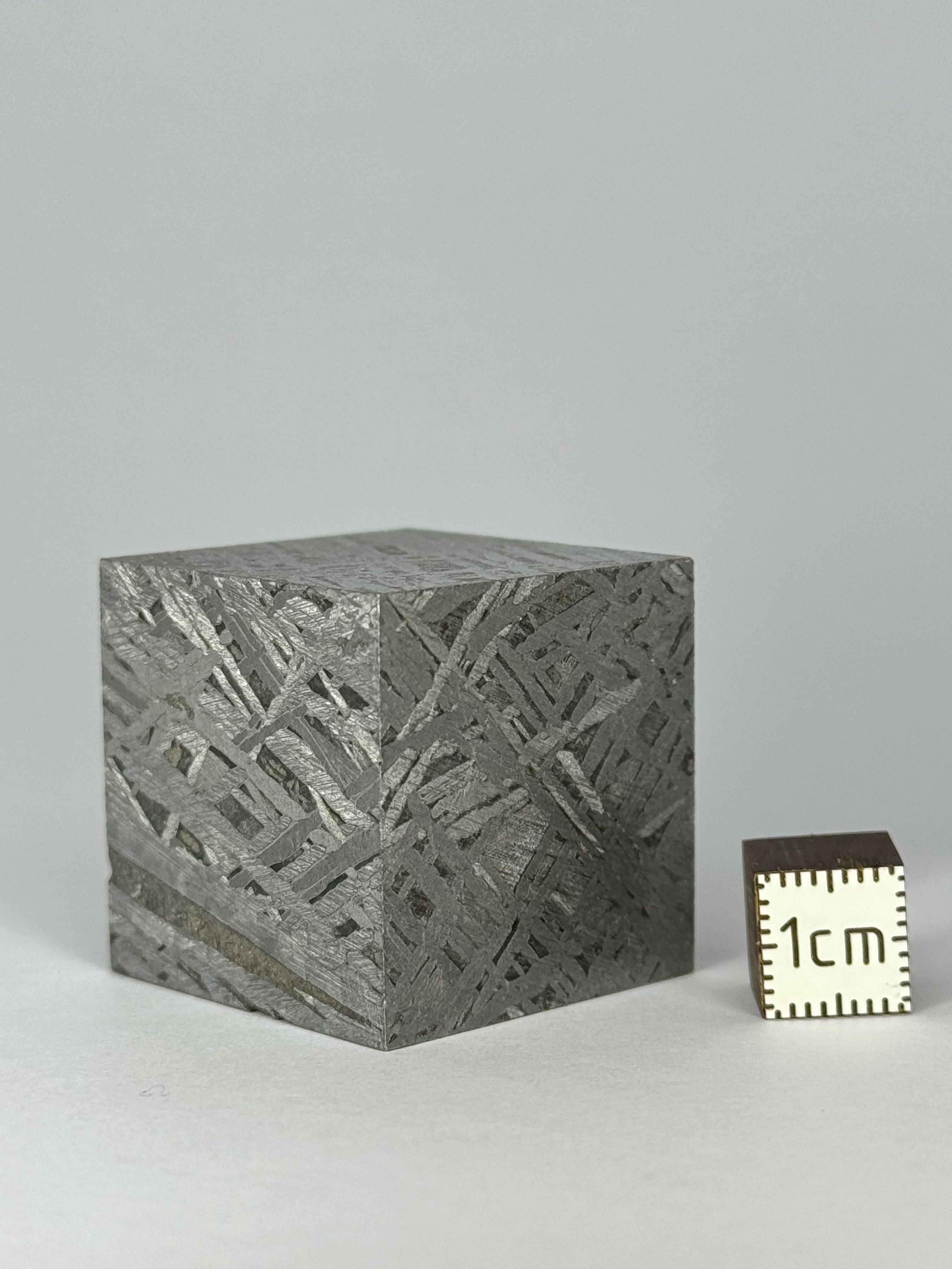 Aletai meteorite Cube, Gobi Desert, China. 192,17 grams.