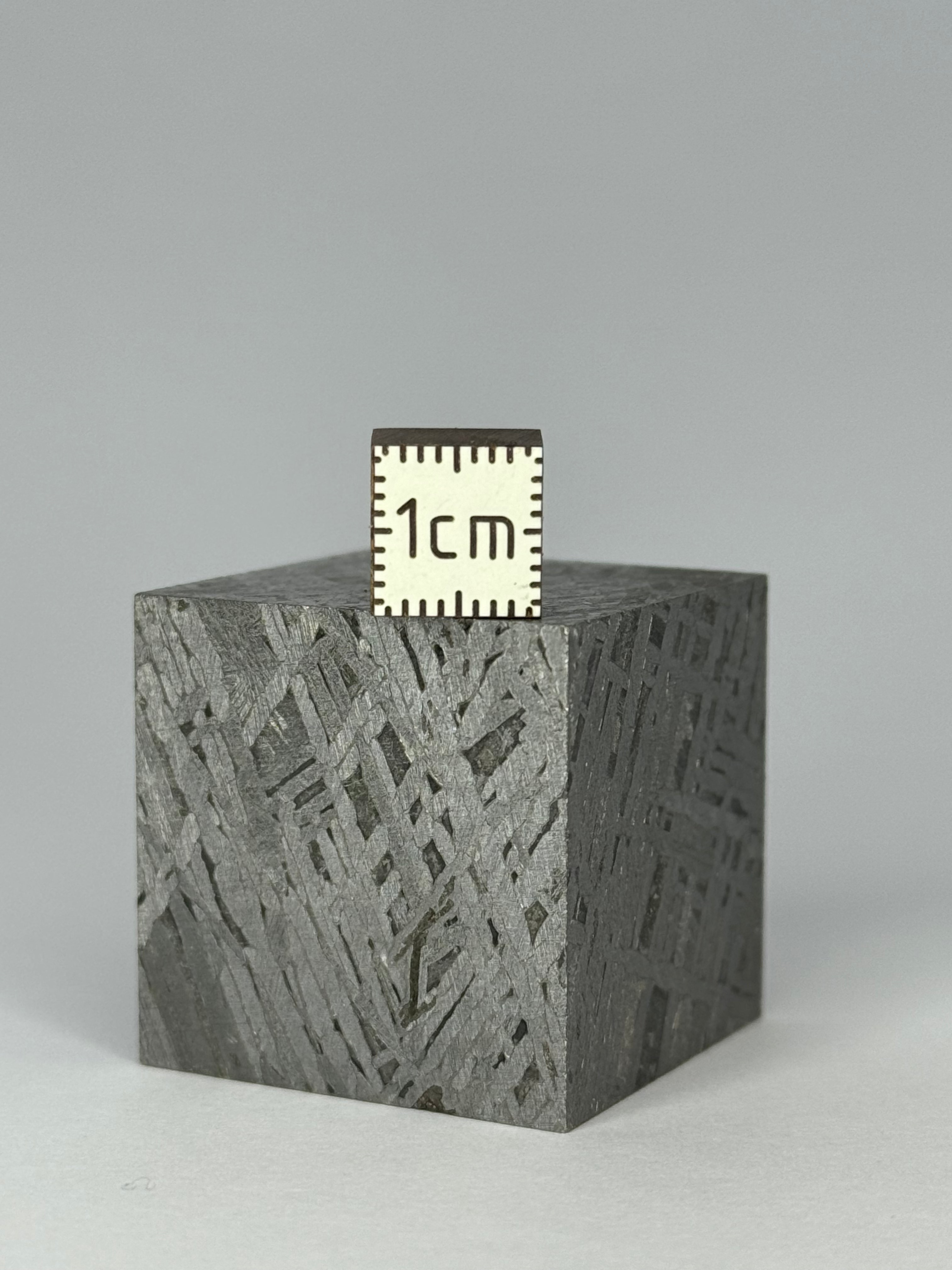 Aletai meteorite Cube, Gobi Desert, China. 192,17 grams.