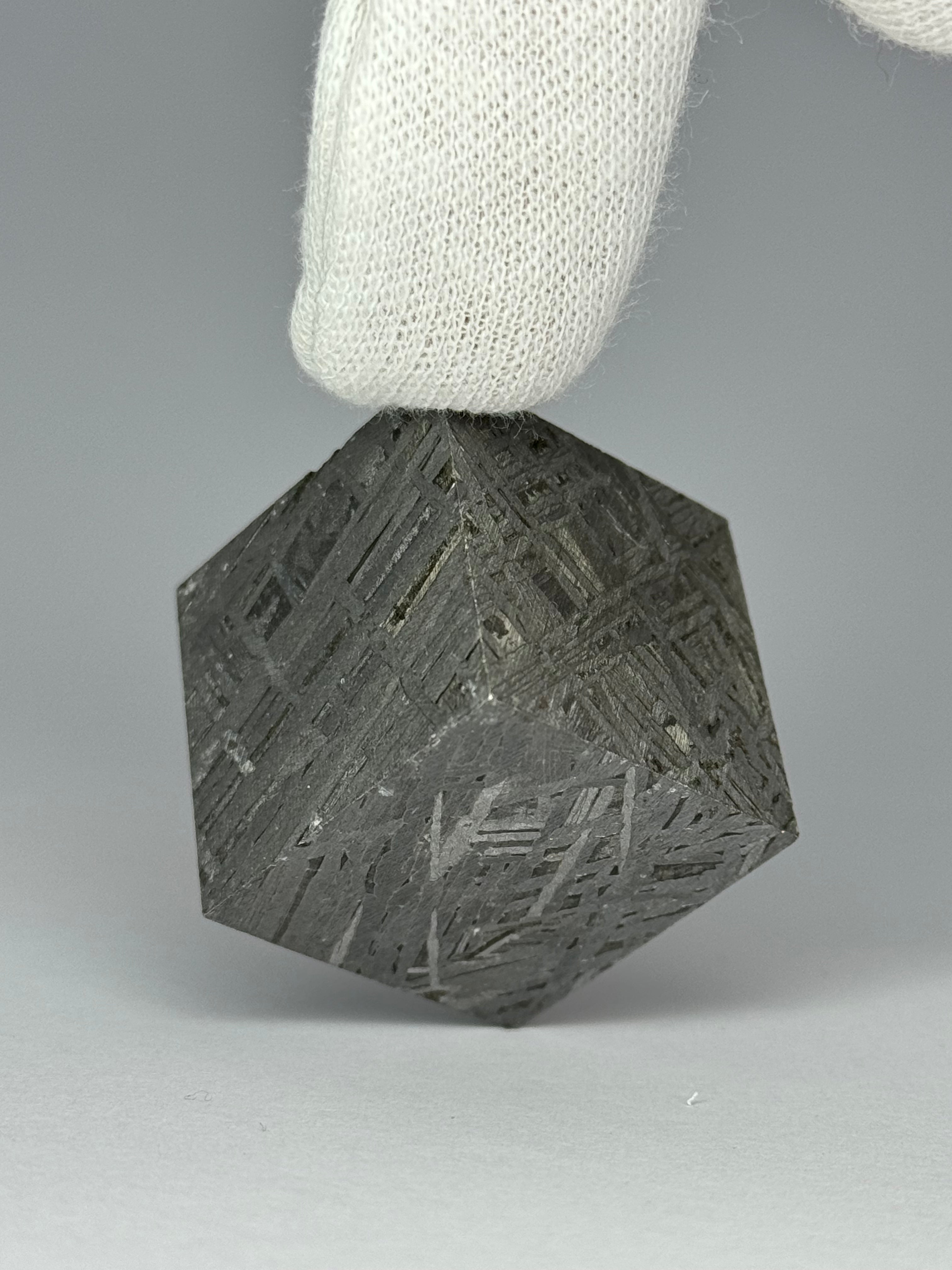 Aletai meteorite Cube, Gobi Desert, China. 192,17 grams.