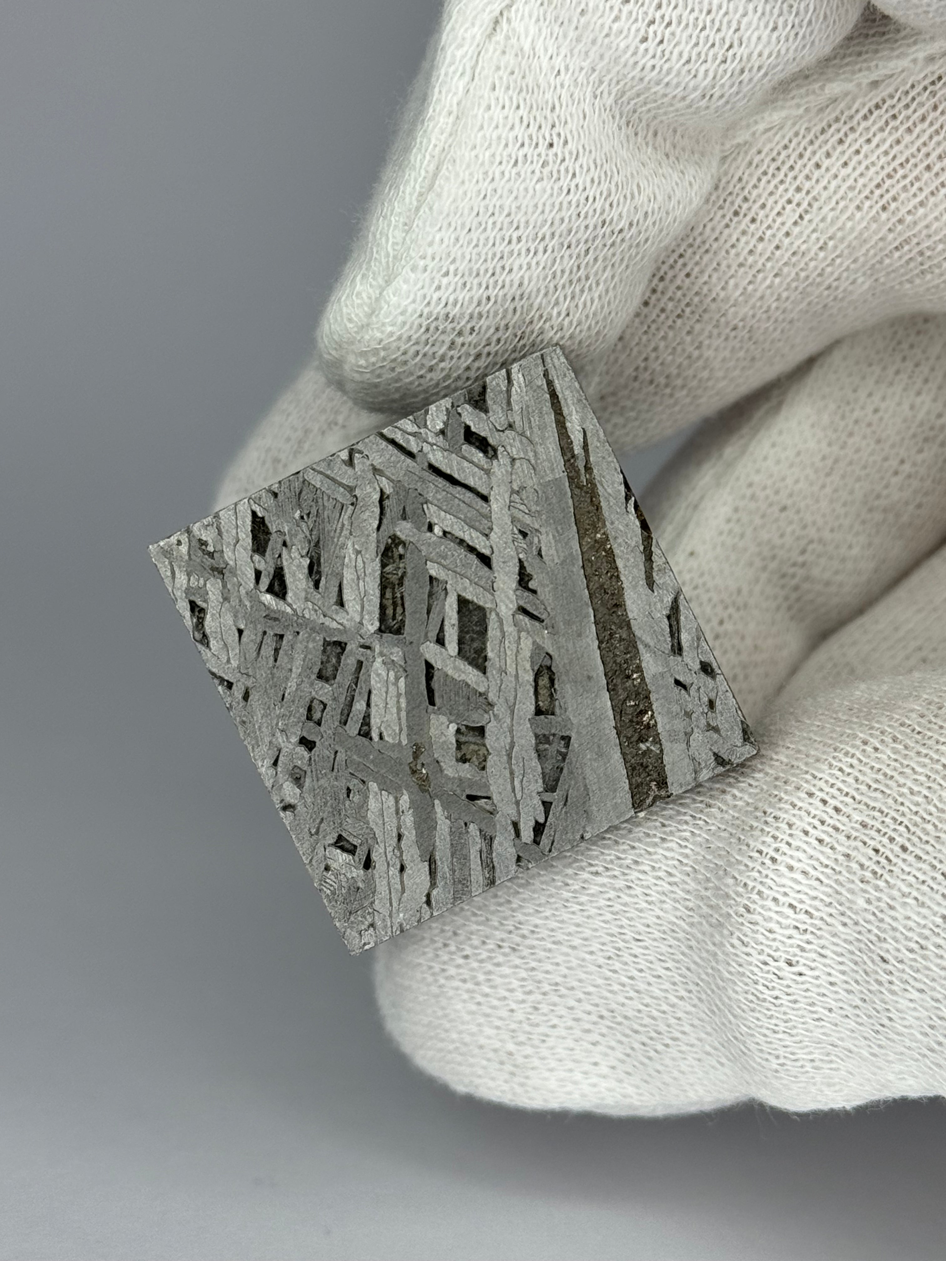 Aletai meteorite Cube, Gobi Desert, China. 192,17 grams.