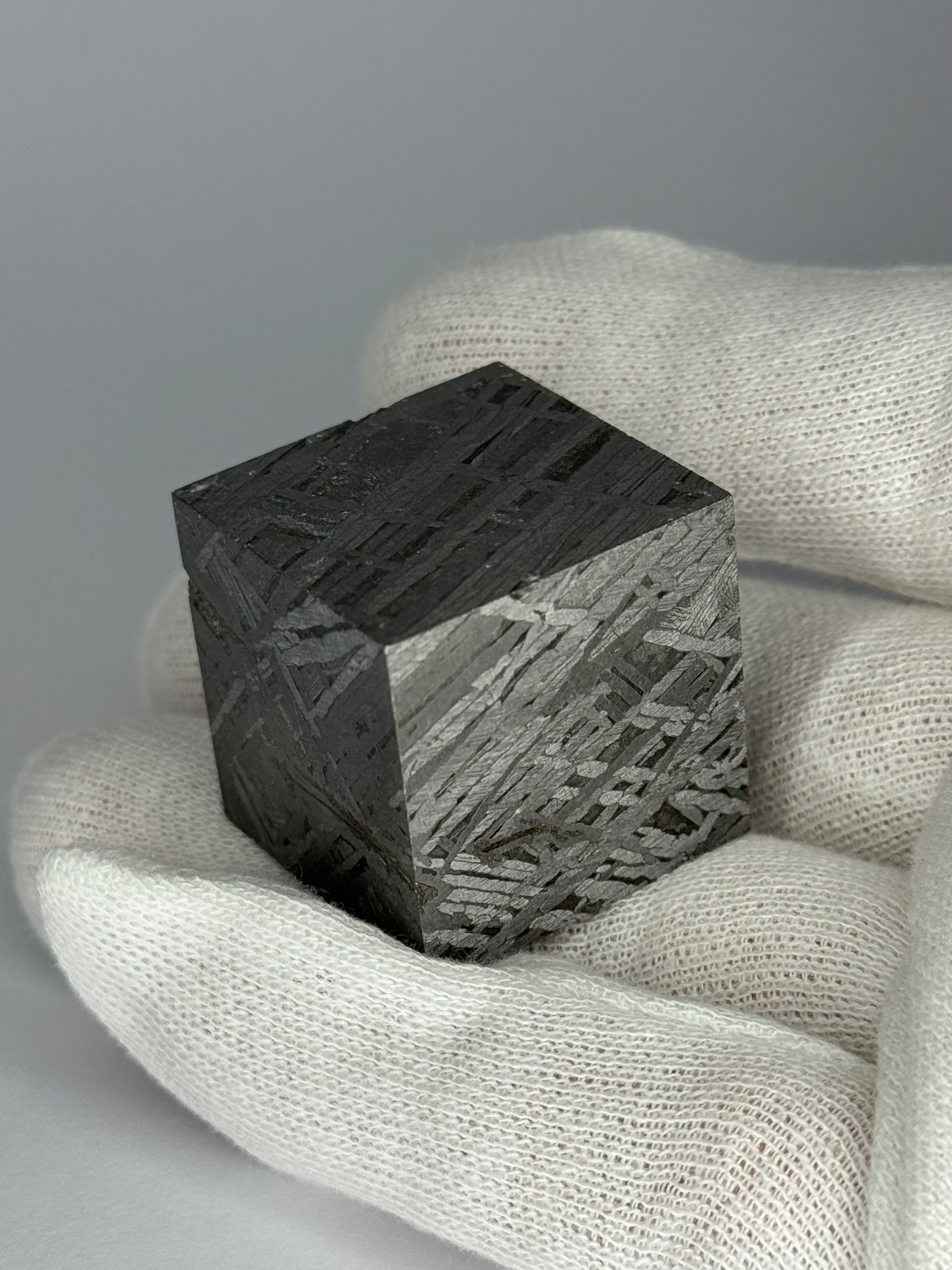 Aletai meteorite Cube, Gobi Desert, China. 192,17 grams.