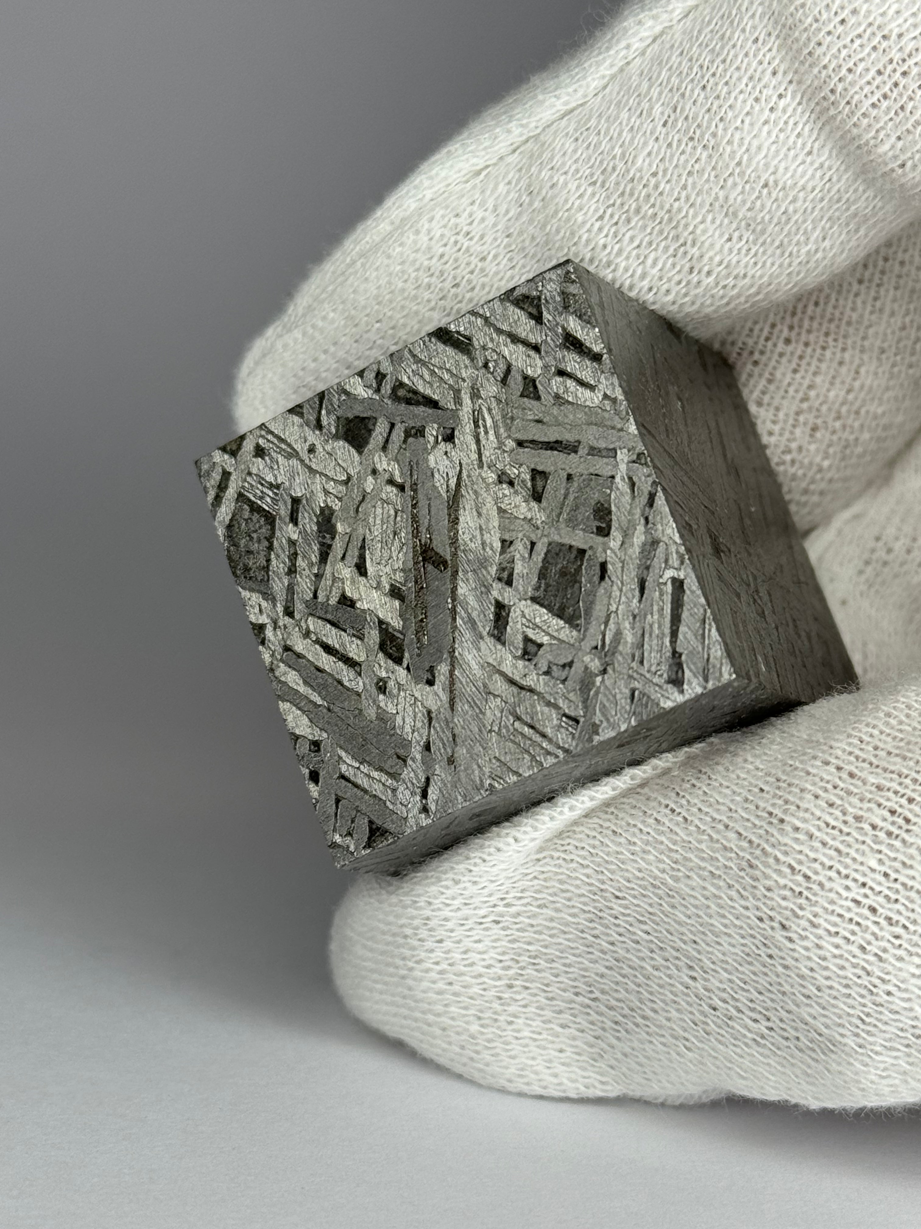 Aletai meteorite Cube, Gobi Desert, China. 190 grams.