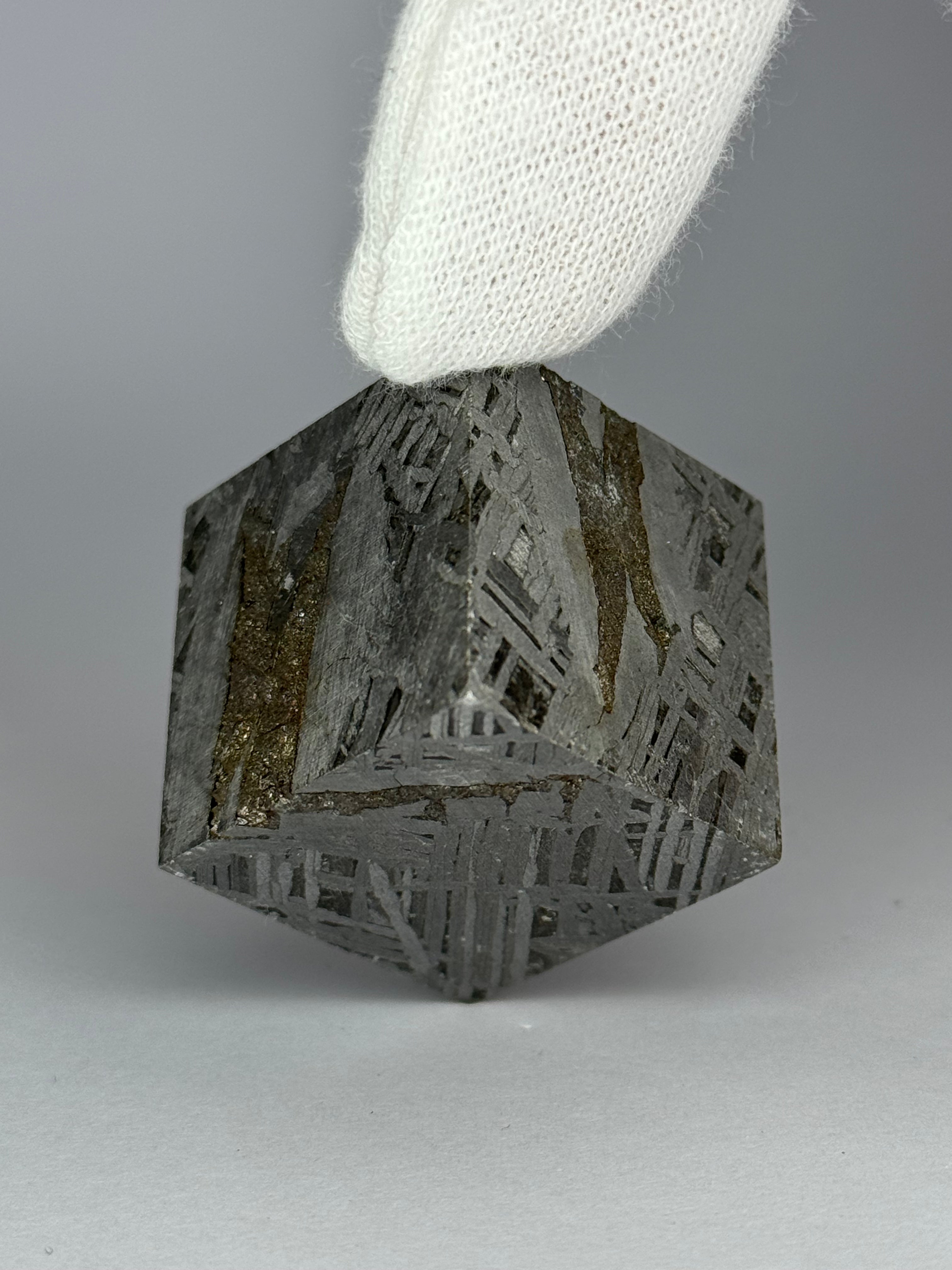 Aletai meteorite Cube, Gobi Desert, China. 190,5 grams.