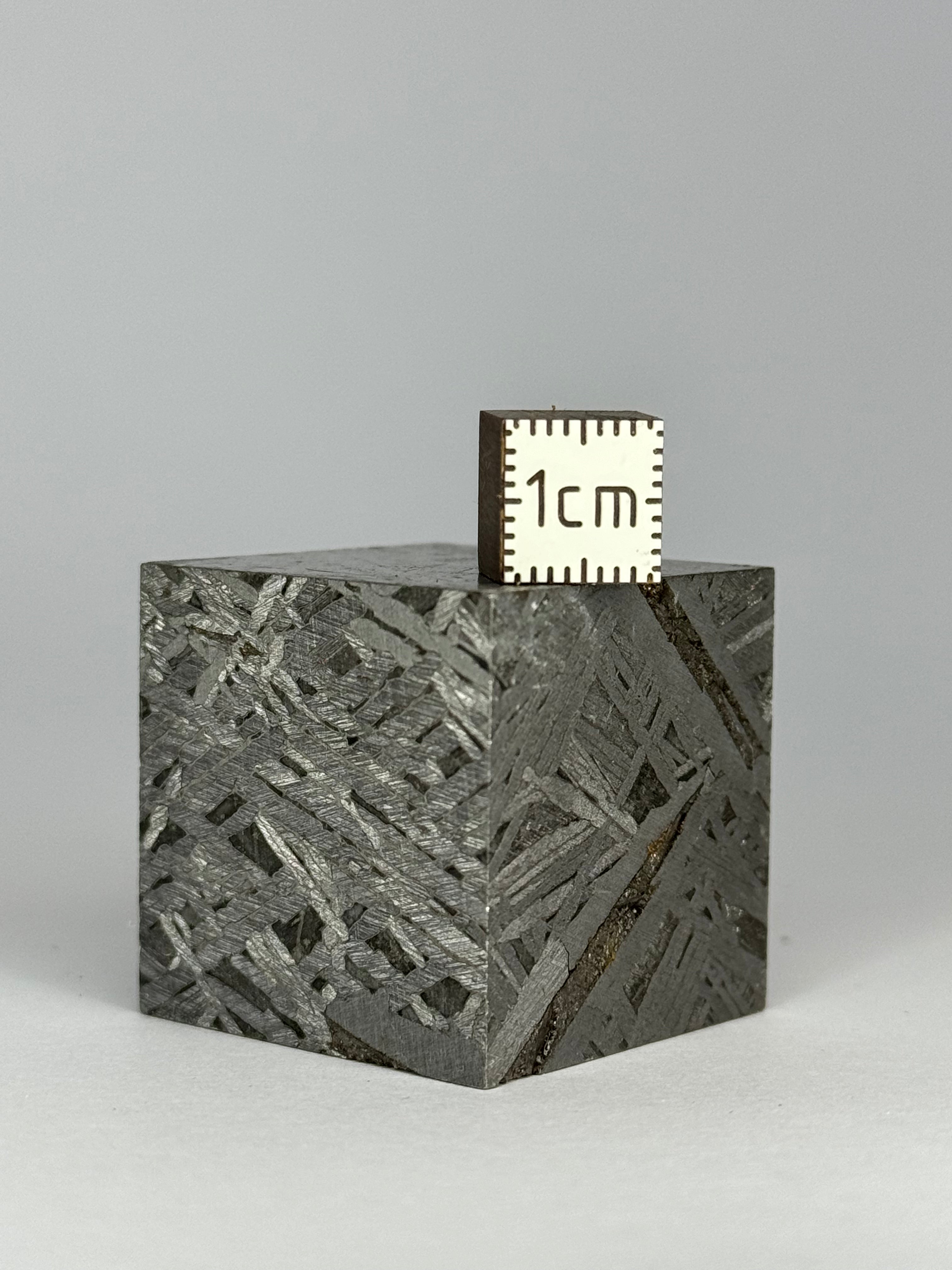 Aletai meteorite Cube, Gobi Desert, China. 190,6 grams