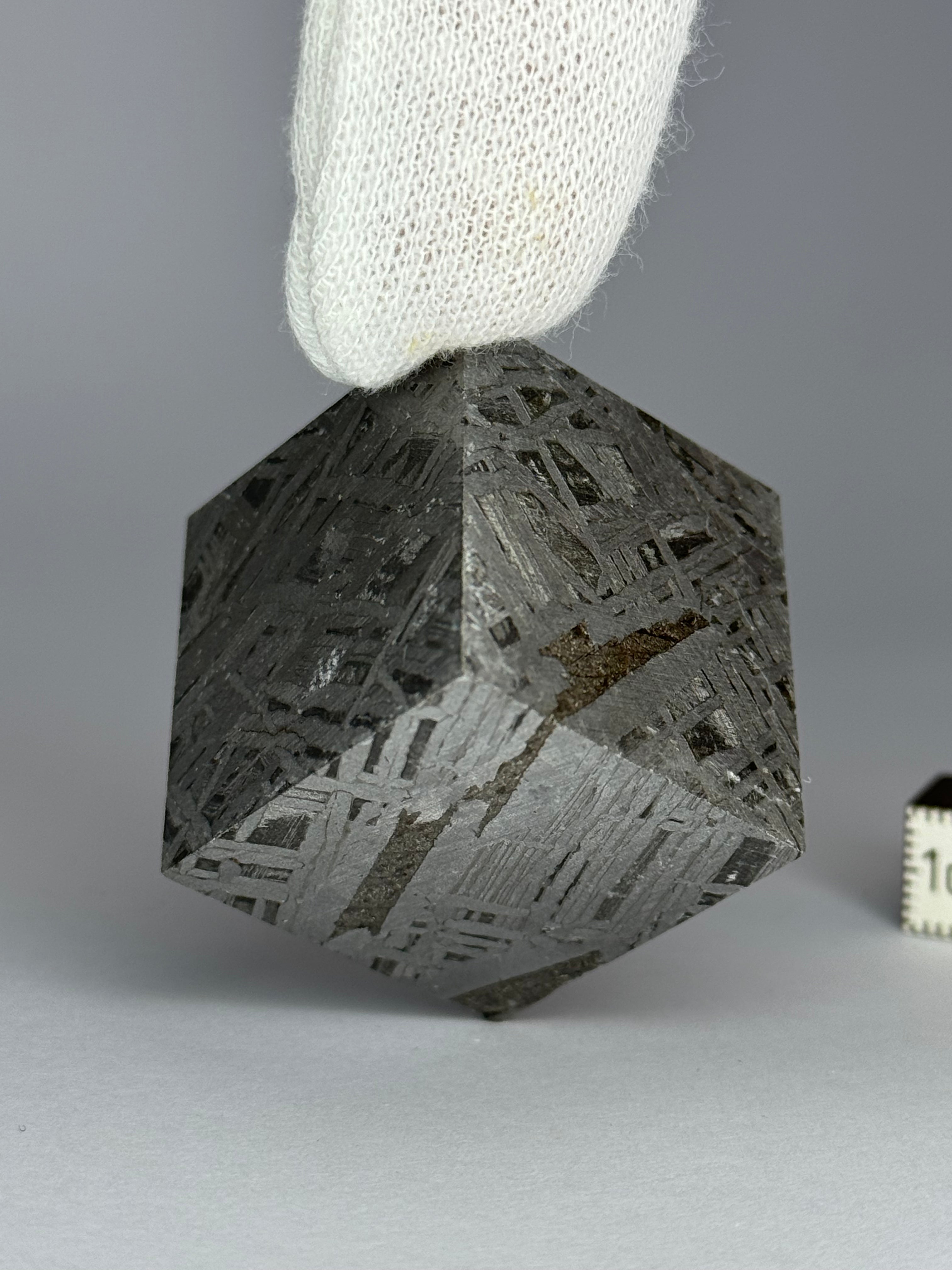 Aletai meteorite Cube, Gobi Desert, China. 190,6 grams