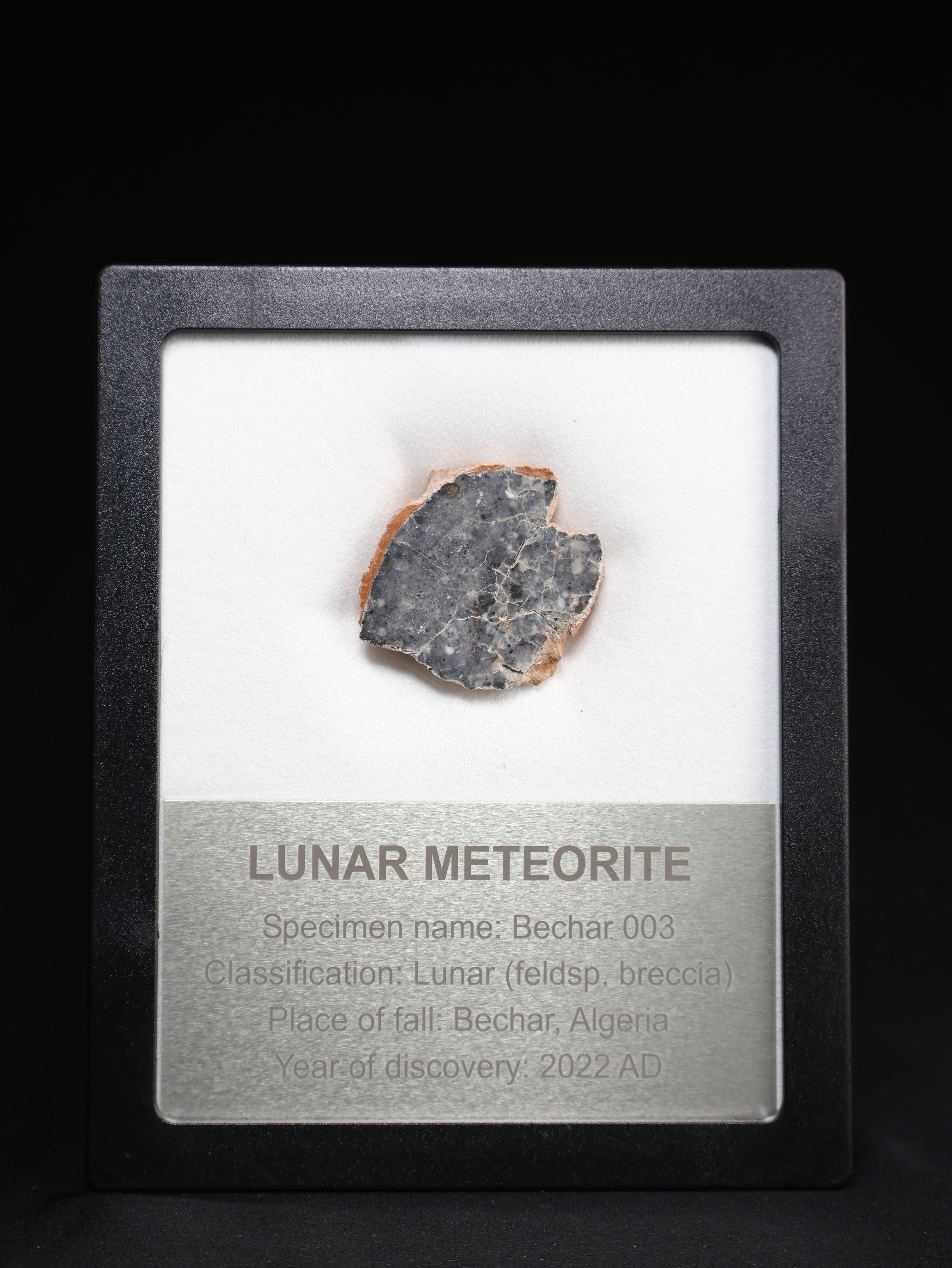 Lunar meteorite, Bechar 003, Algeria. 18,93 grams end-cut.