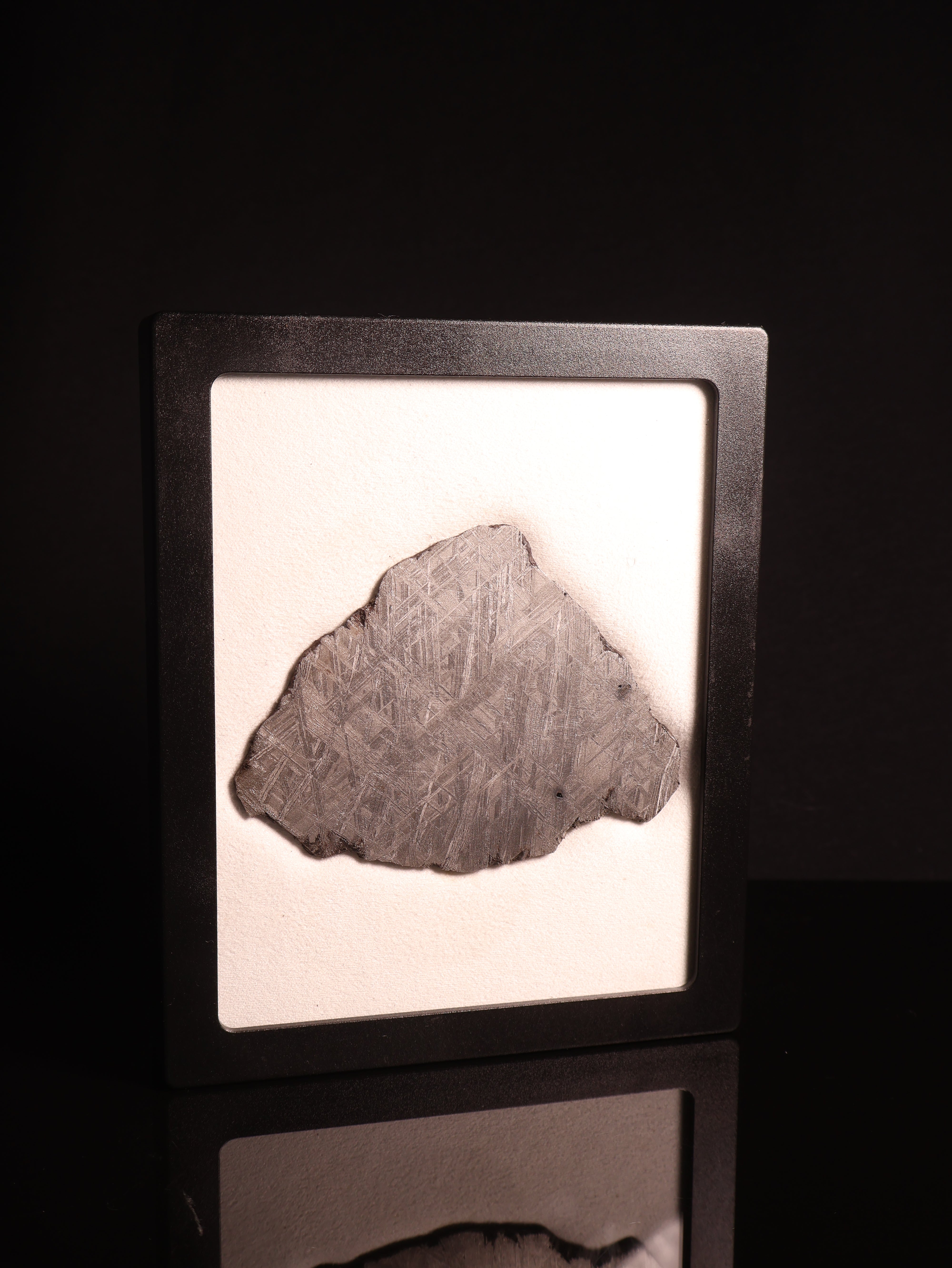 Muonionalusta meteorite, Sweden. 91,30 grams slice.