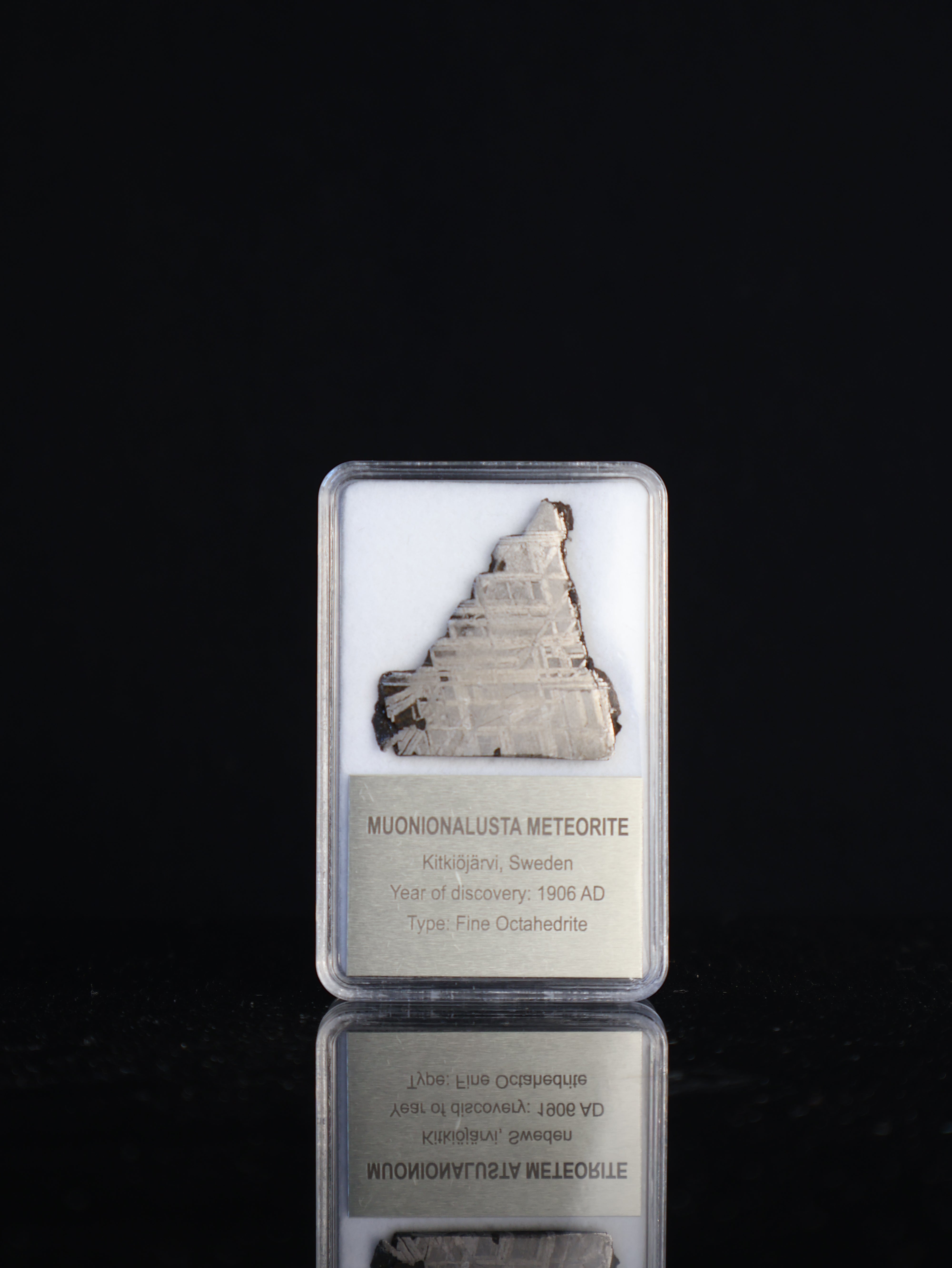 MUONIONALUSTA METEORITE, SWEDEN. DISPLAY BOX. 9,35 GRAMS.