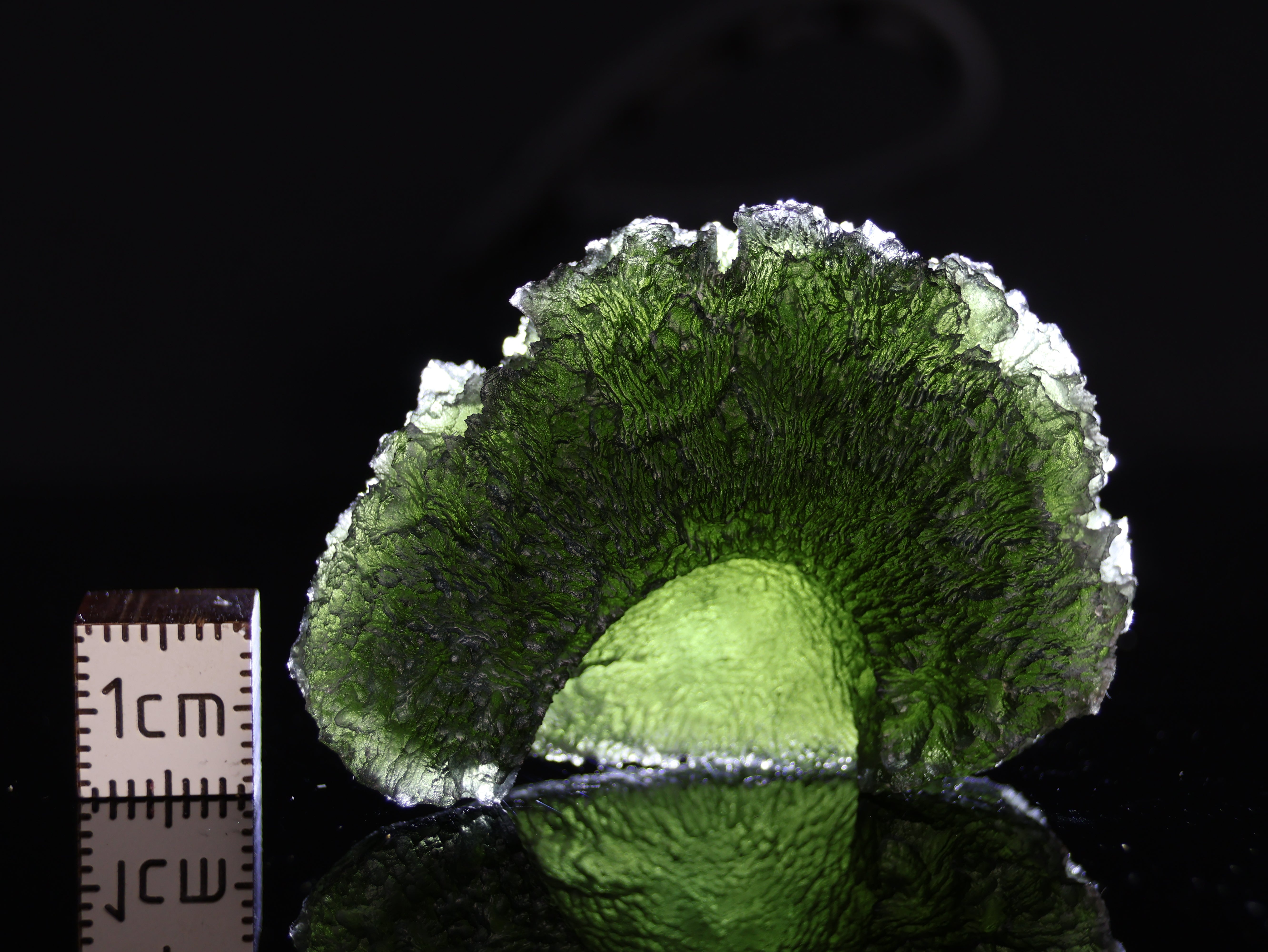 RAW MOLDAVITE, CZECH REPUBLIC. 37,02 GRAMS.