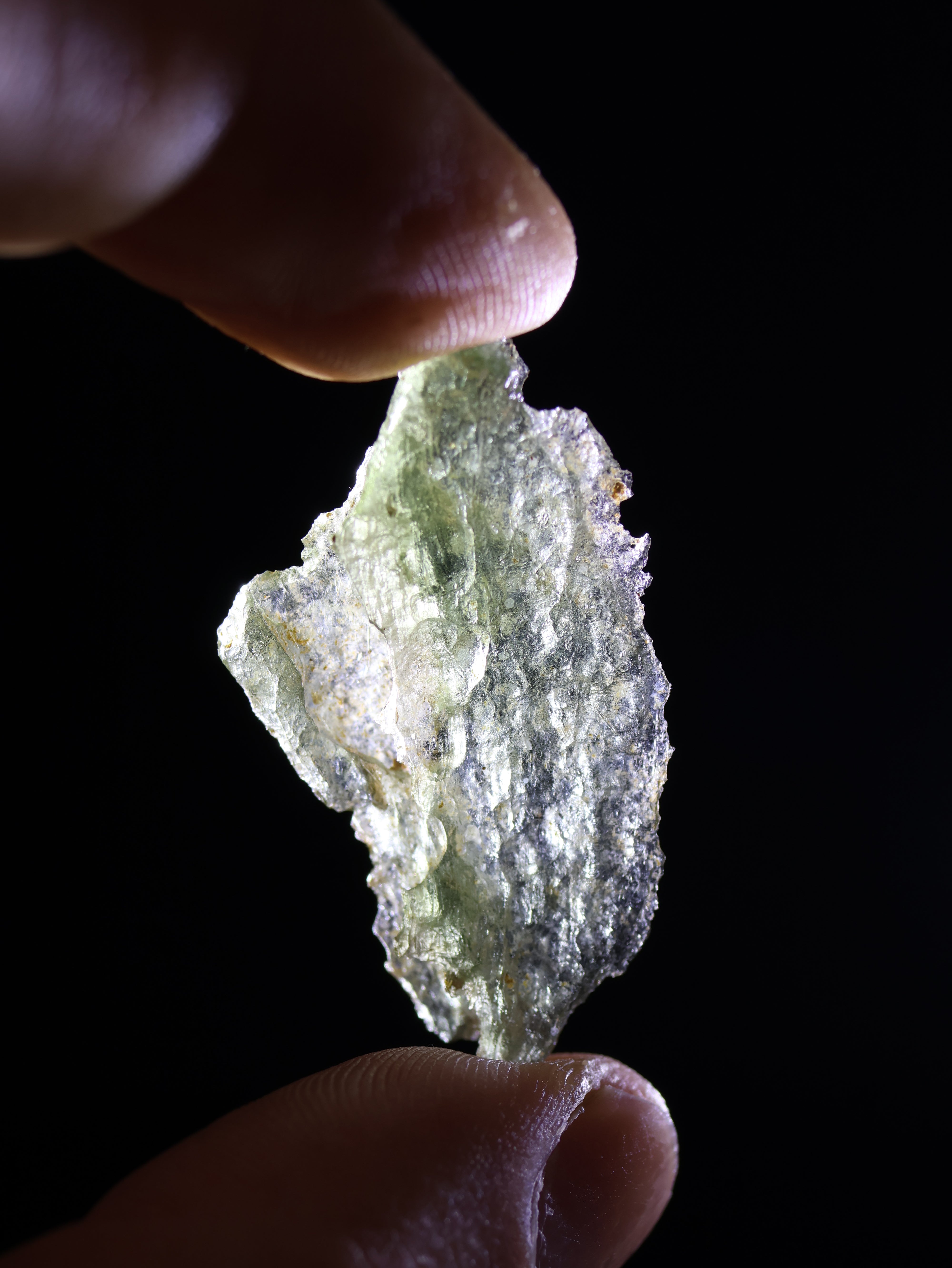 RAW MOLDAVITE, CZECH REPUBLIC. 2,54 GRAMS.