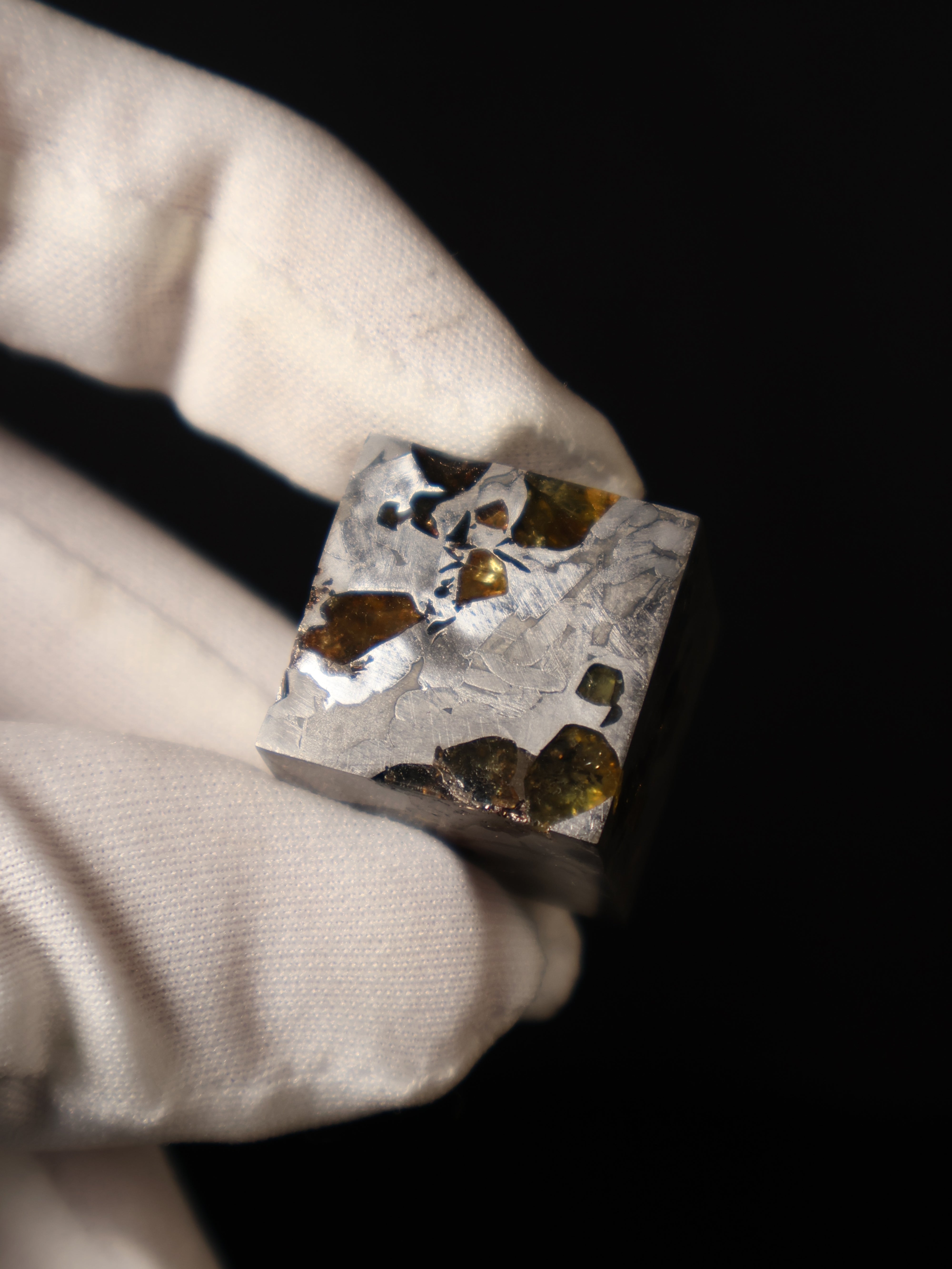 Seymchan meteorite cube, Pallasite from Russia.
